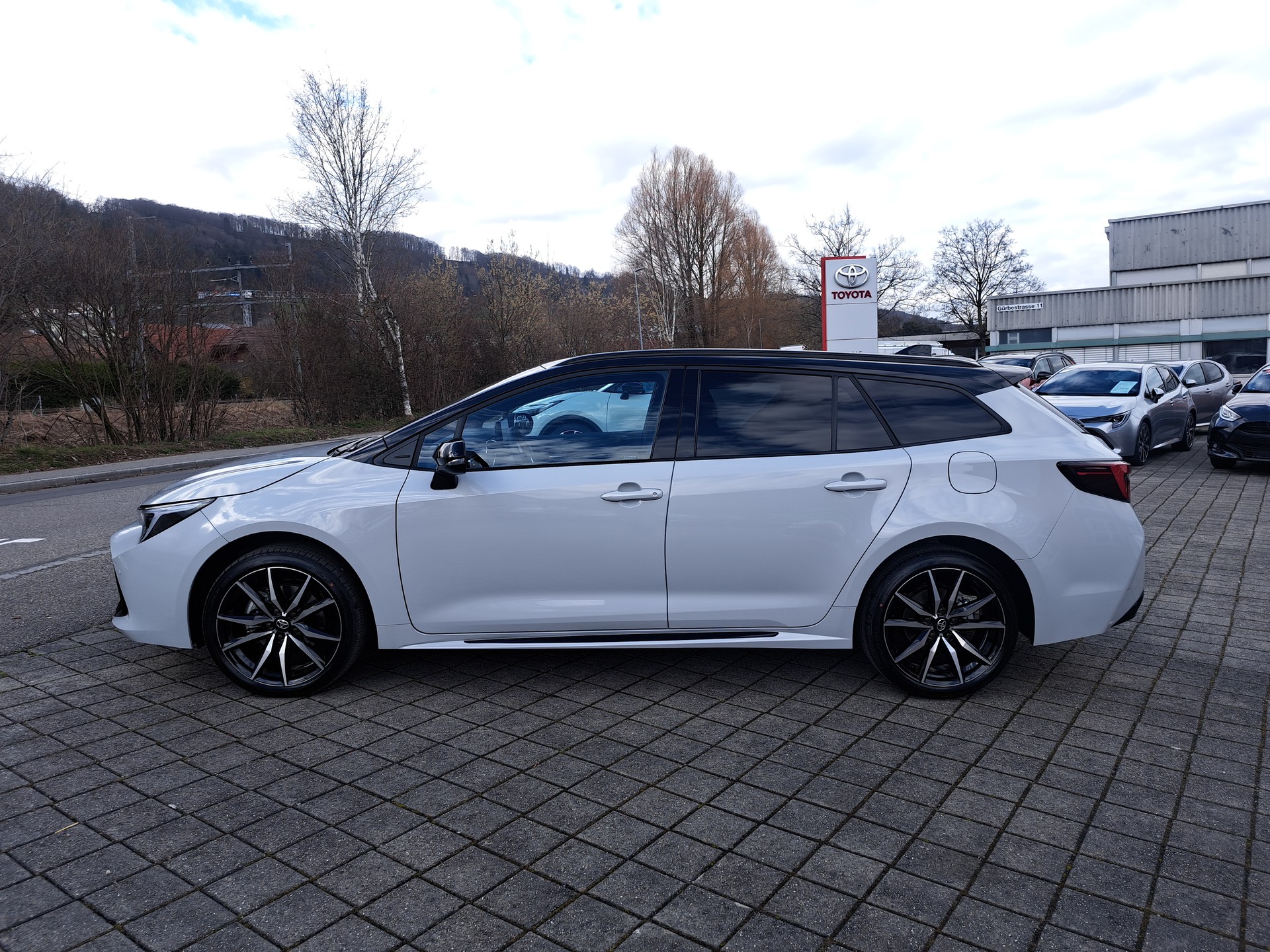 TOYOTA Corolla Touring Sports 2.0 HSD GR Sport e-CVT-image-10