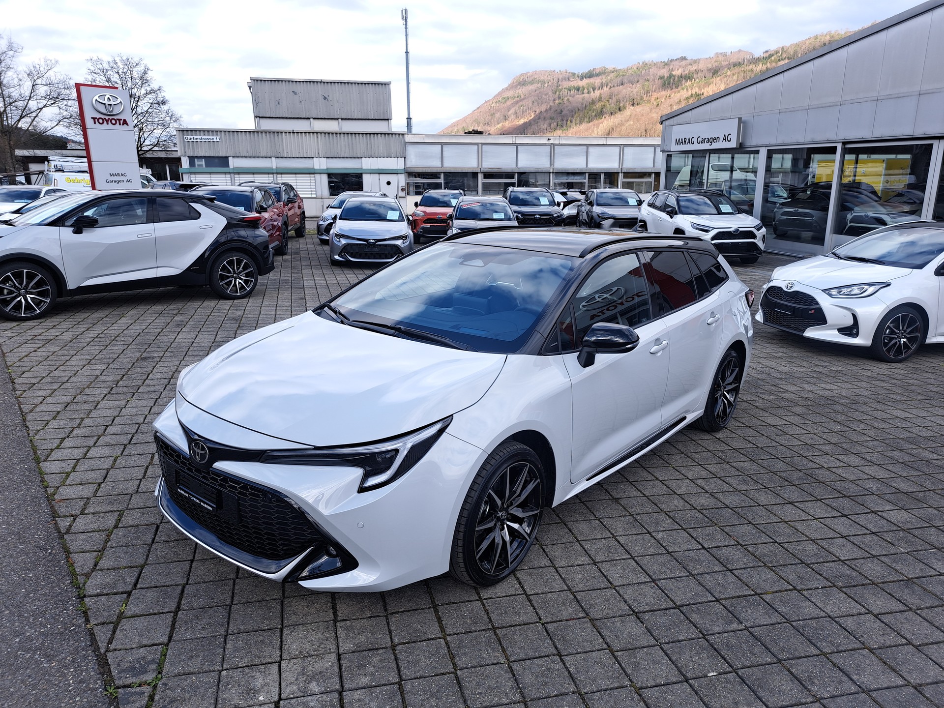 TOYOTA Corolla Touring Sports 2.0 HSD GR Sport e-CVT-image-1