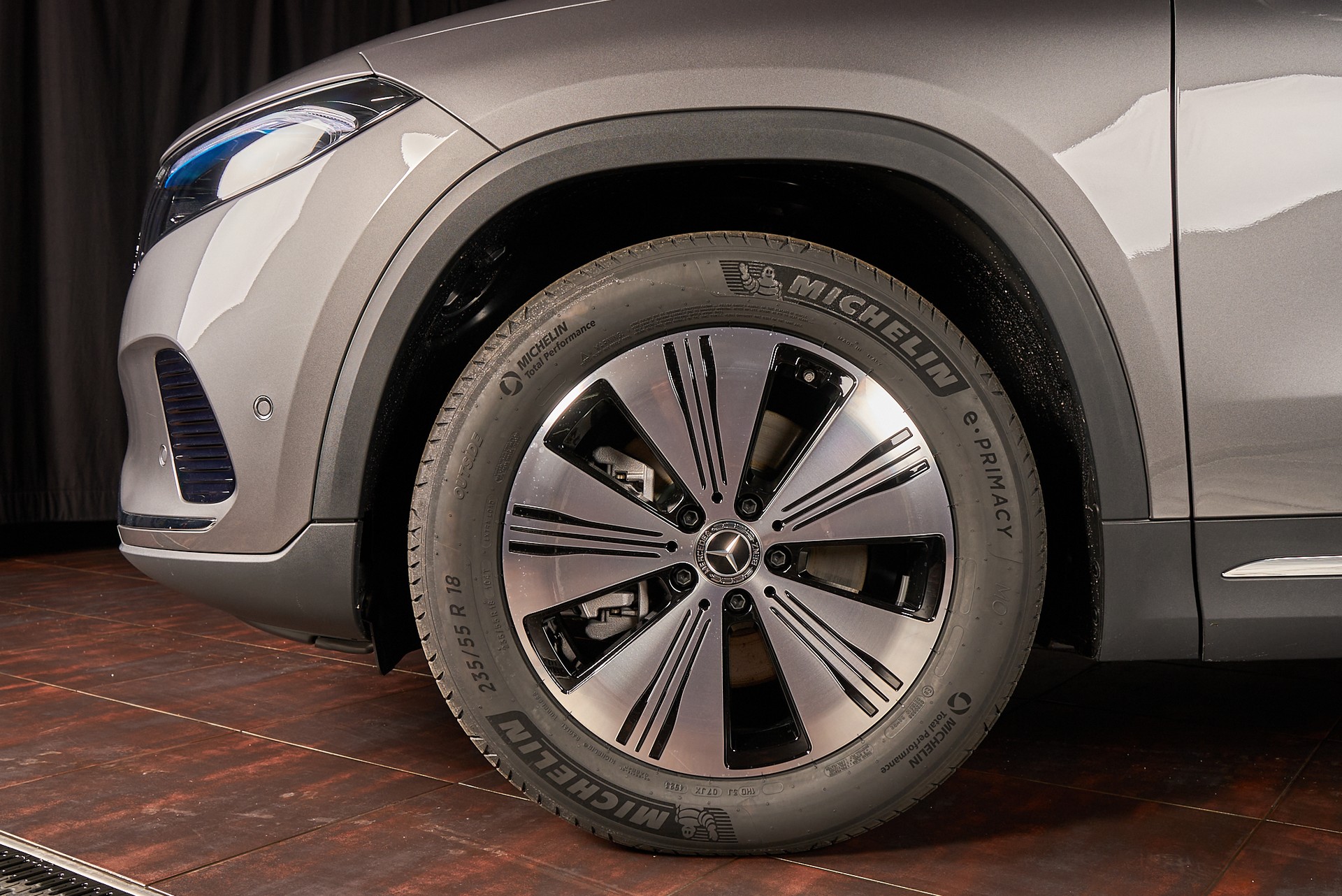 MERCEDES-BENZ EQA 350-image-1