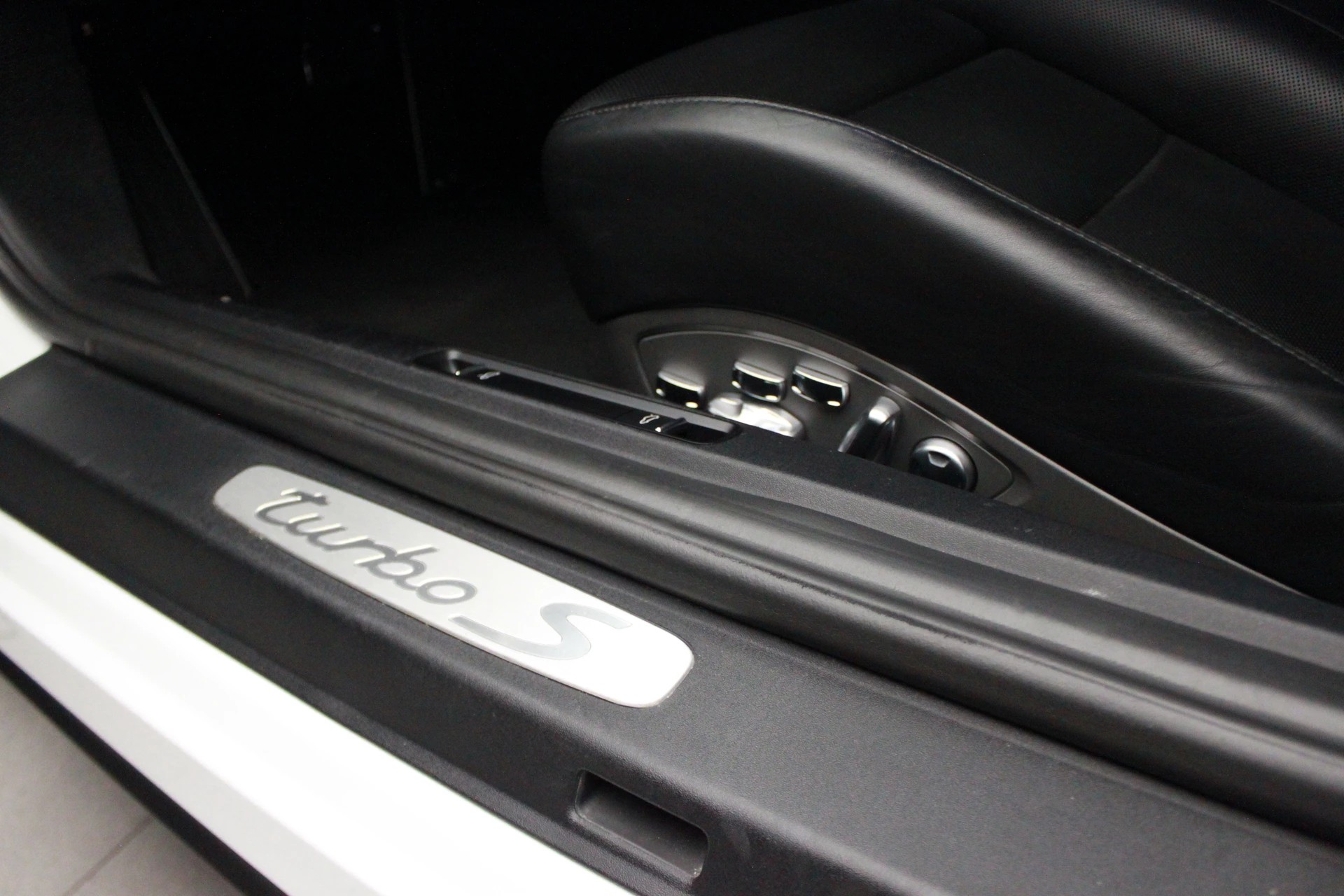 PORSCHE 991.1 Turbo S-image-3