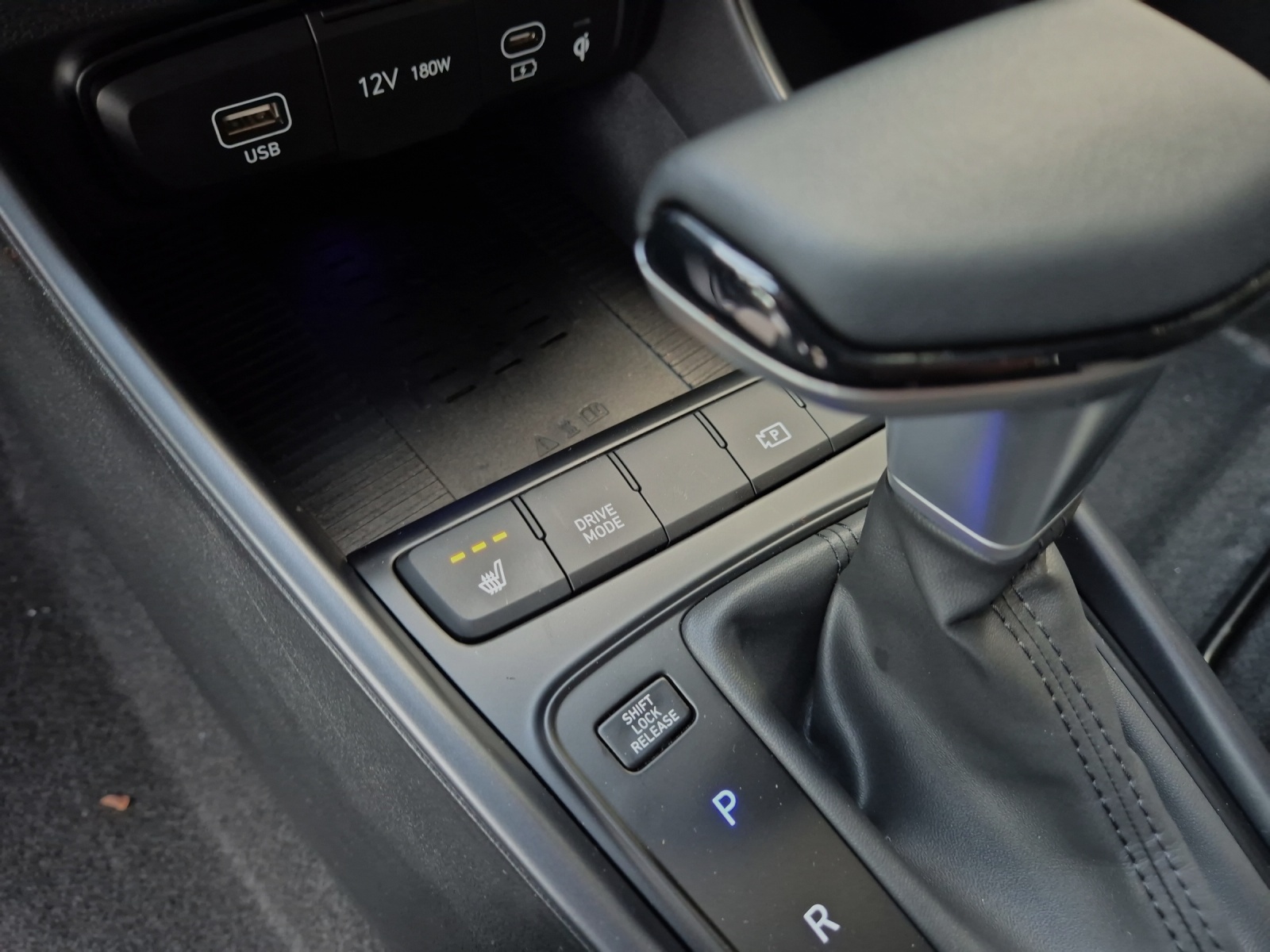 HYUNDAI i20 1.0 T-GDi Amplia-image-10