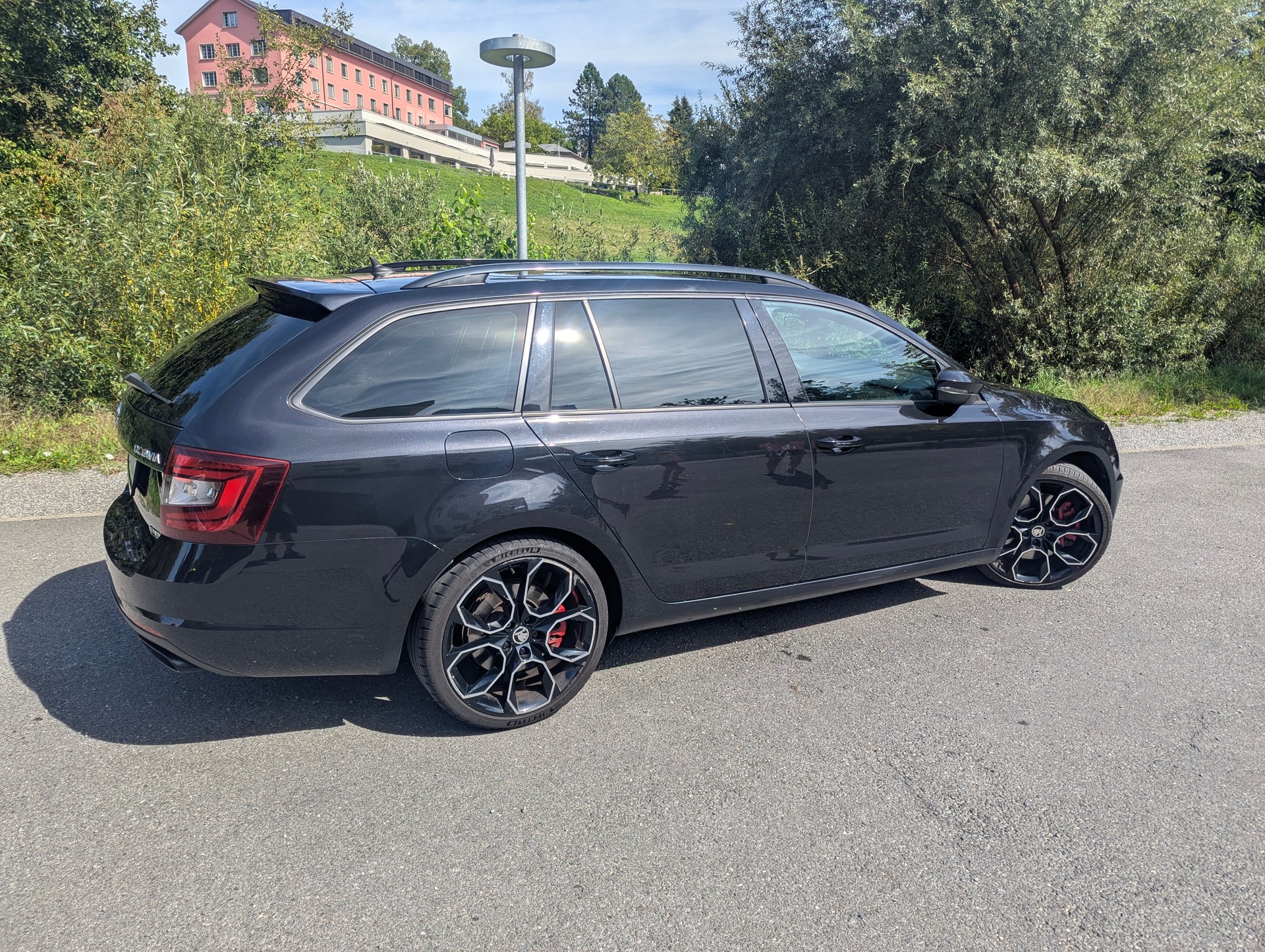 SKODA Octavia Combi 2.0 TSI RS DSG-image-2