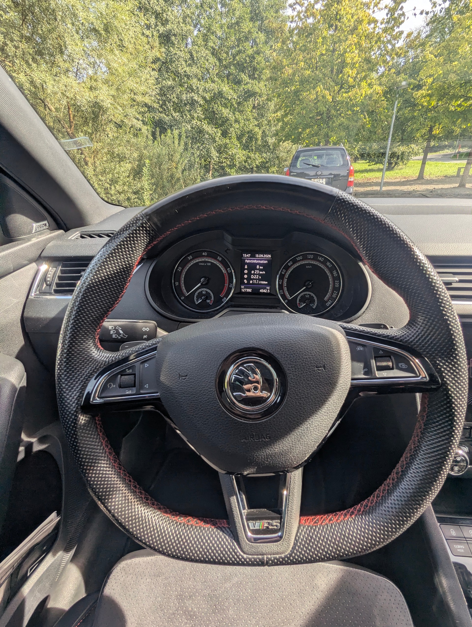 SKODA Octavia Combi 2.0 TSI RS DSG-image-4