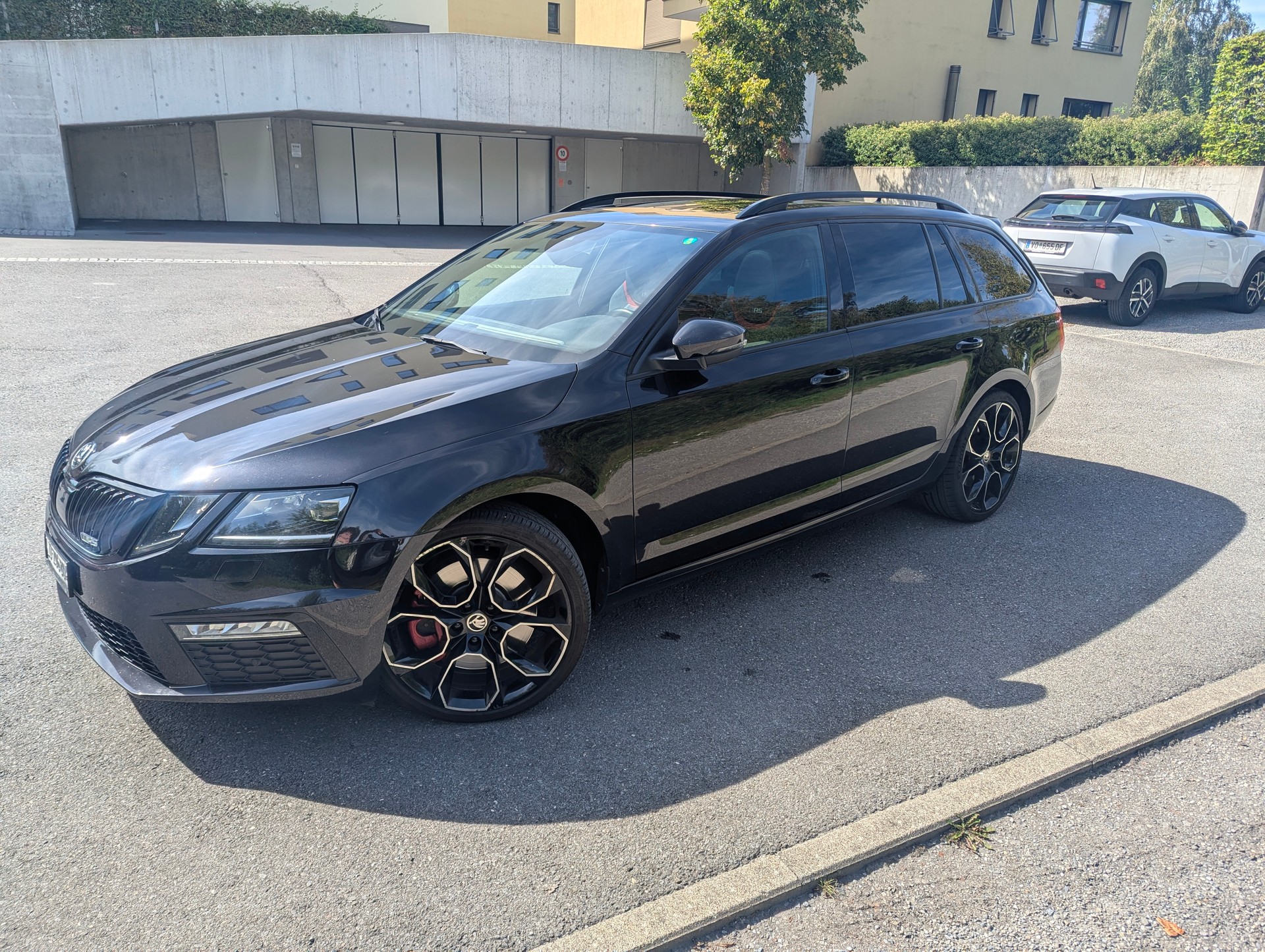 SKODA Octavia Combi 2.0 TSI RS DSG-image-3