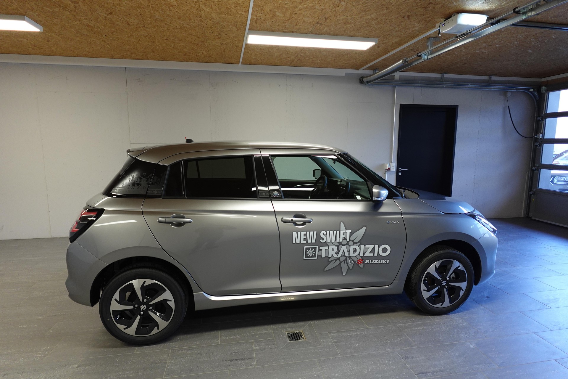 SUZUKI Swift 1.2 Tradizio Top Hybrid 4x4-image-5