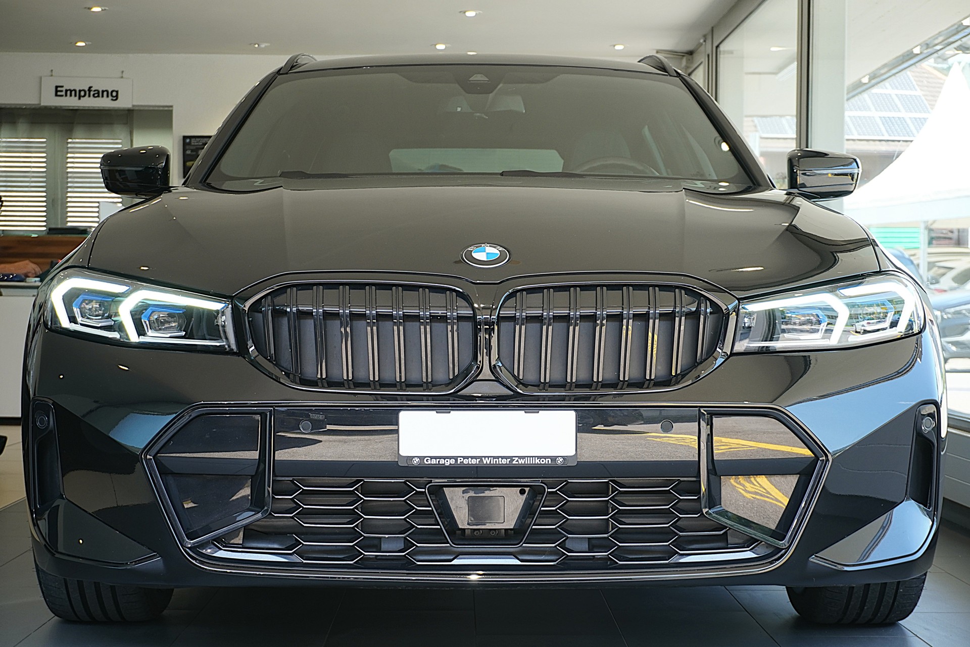 BMW 320d xDrive 48V Touring Steptronic M Sport-showroom-element-1