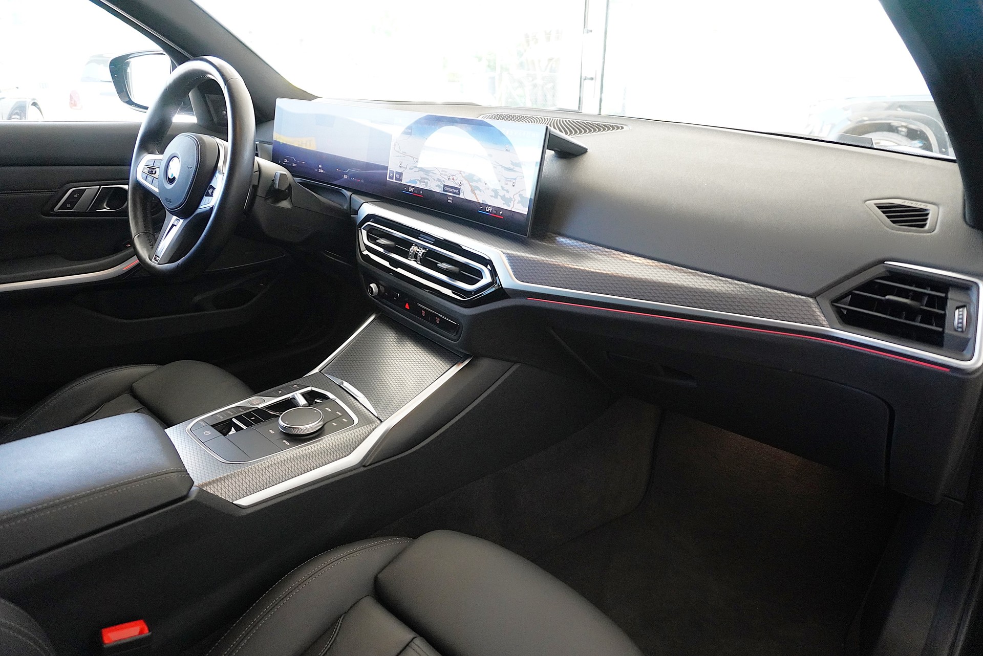 BMW 320d xDrive 48V Touring Steptronic M Sport-image-9