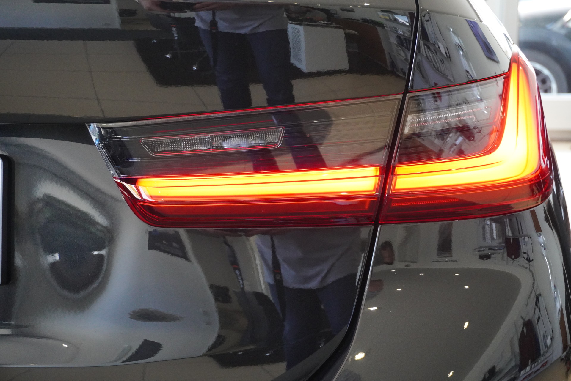 BMW 320d xDrive 48V Touring Steptronic M Sport-image-22