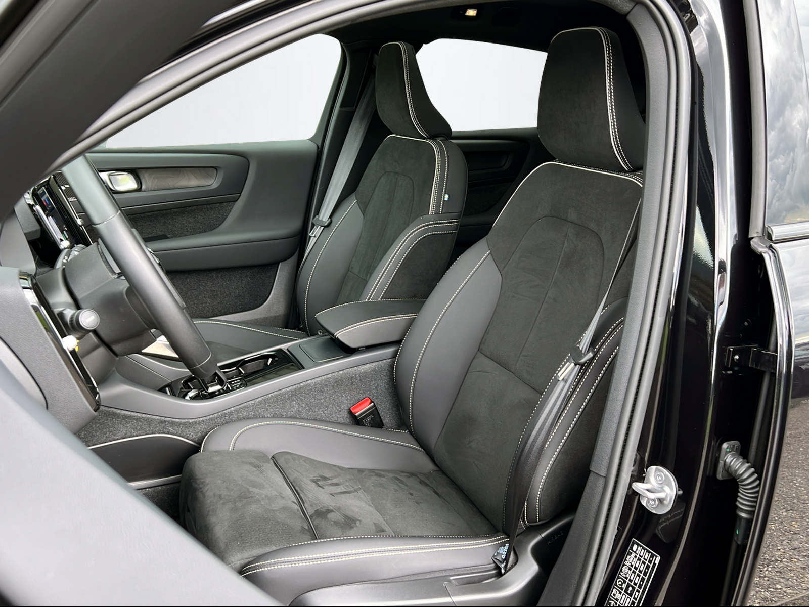 VOLVO C40 P8 Twin Recharge Ultimate AWD-image-14