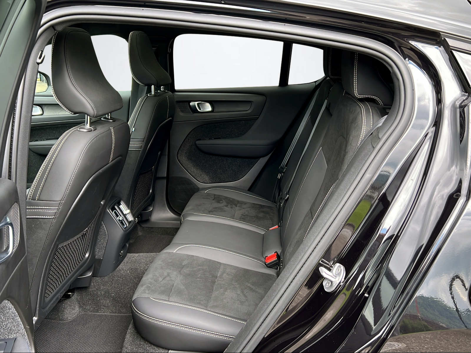 VOLVO C40 P8 Twin Recharge Ultimate AWD-image-10