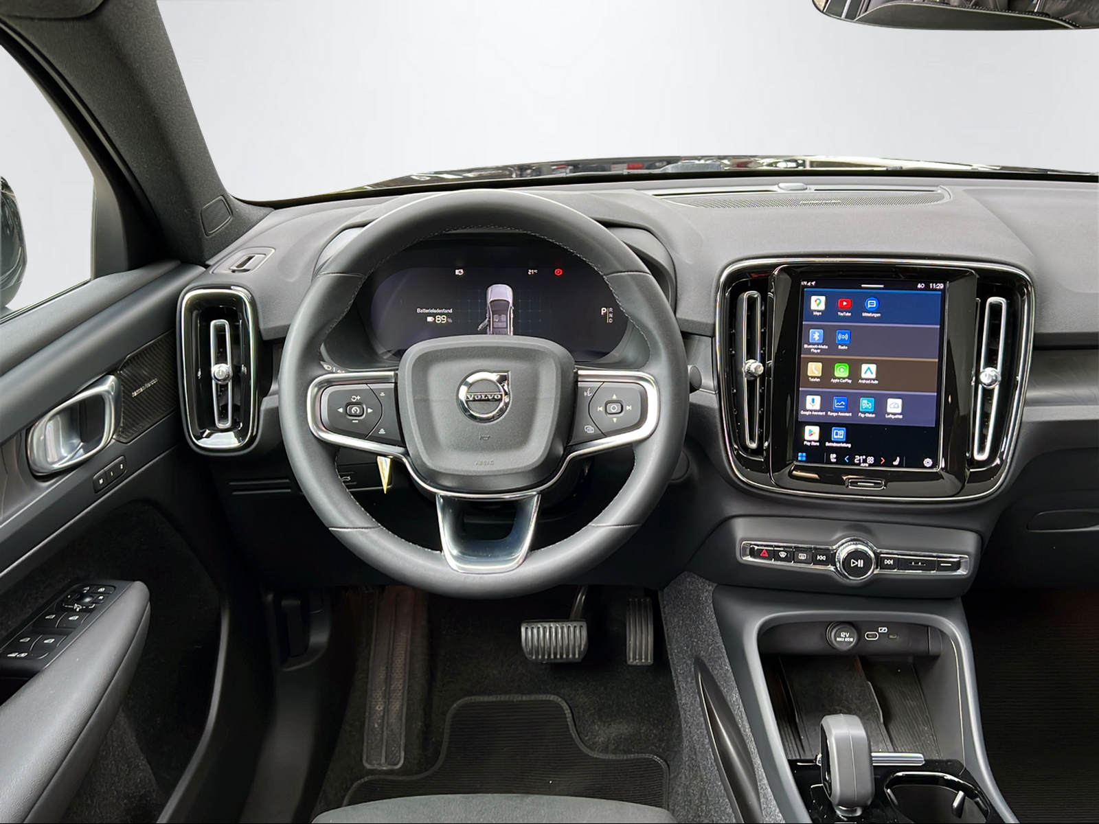 VOLVO C40 P8 Twin Recharge Ultimate AWD-image-12