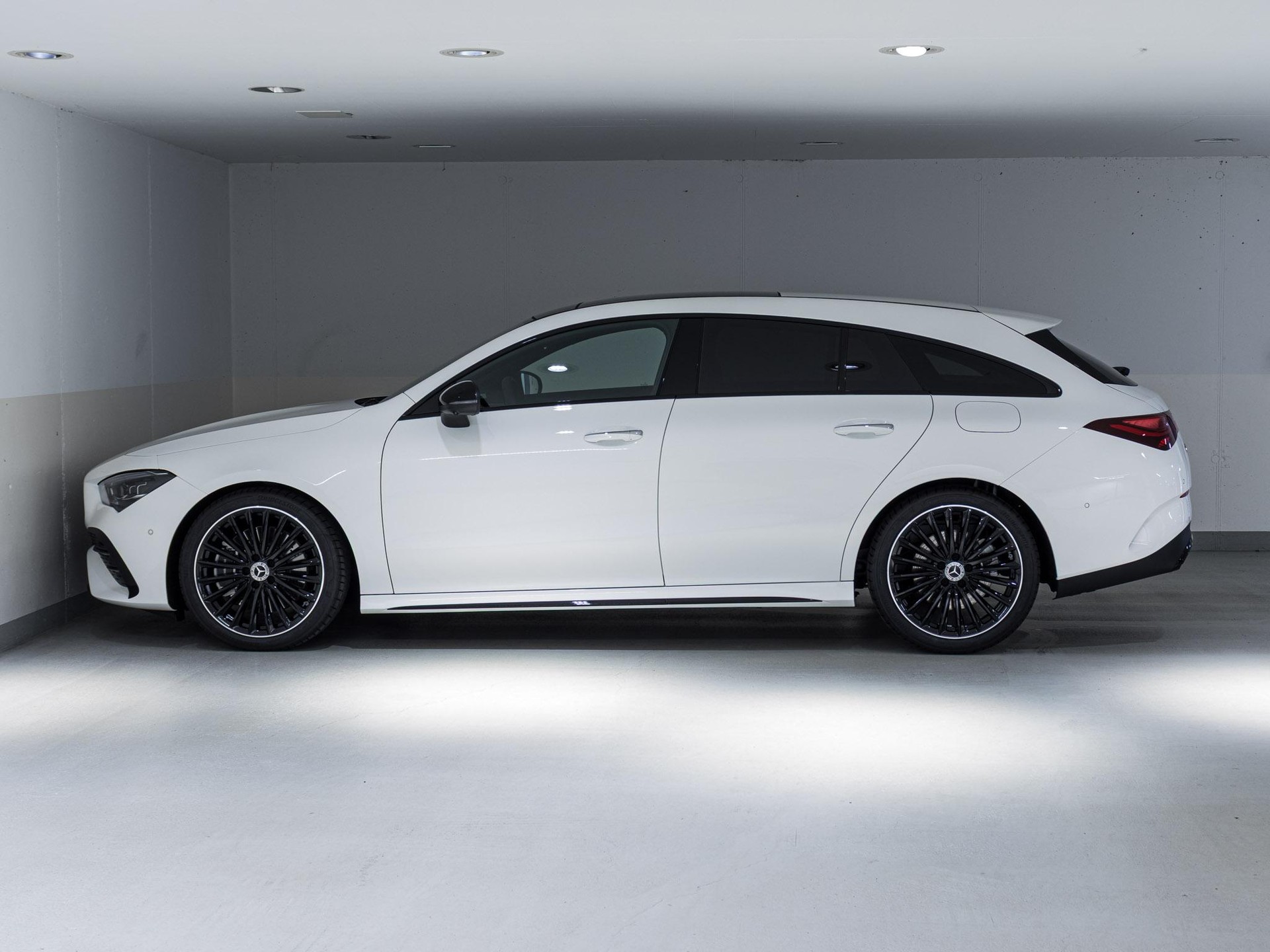 MERCEDES-BENZ CLA 250 4MATIC Shooting Brake-image-4