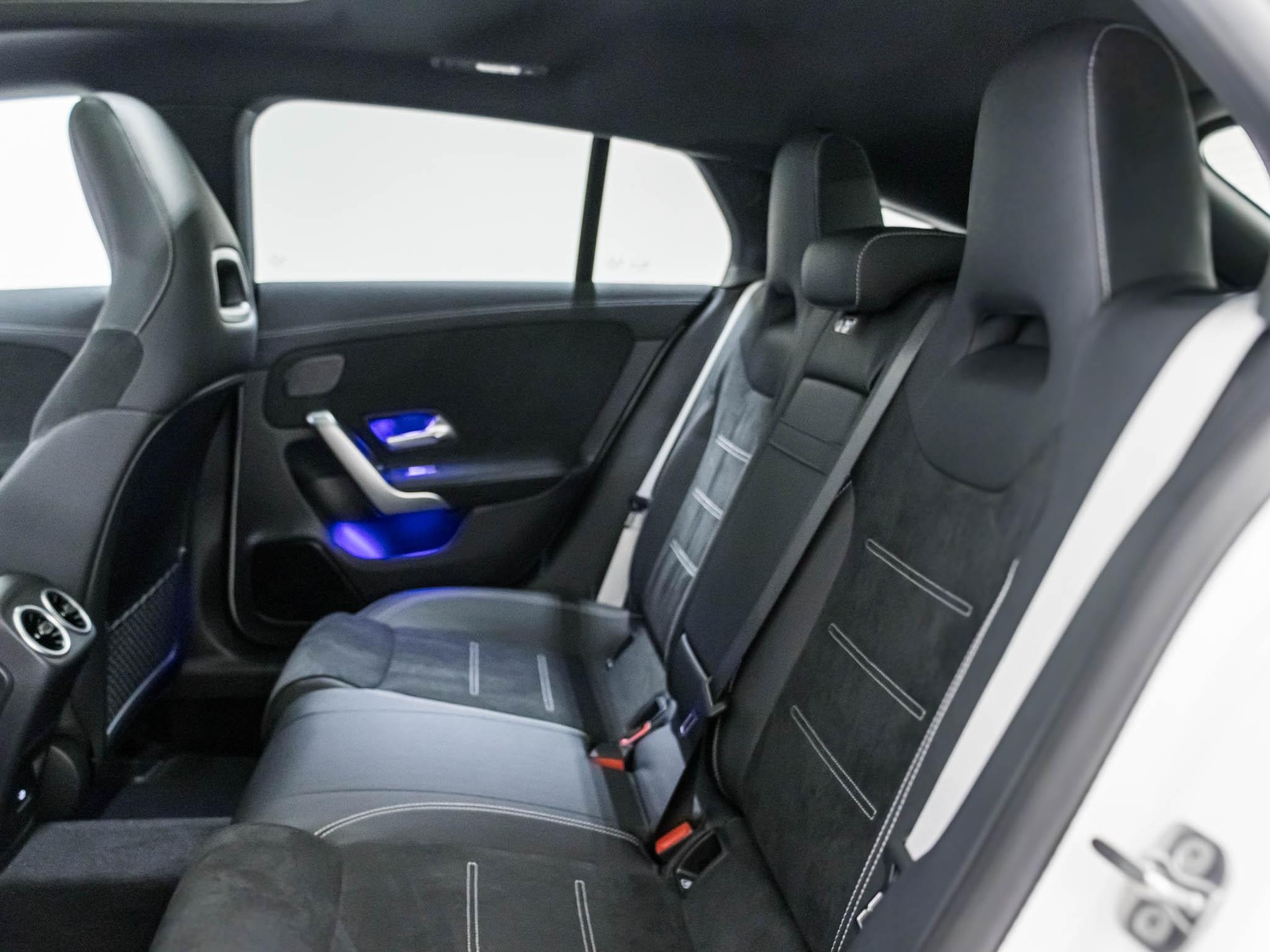 MERCEDES-BENZ CLA 250 4MATIC Shooting Brake-image-7