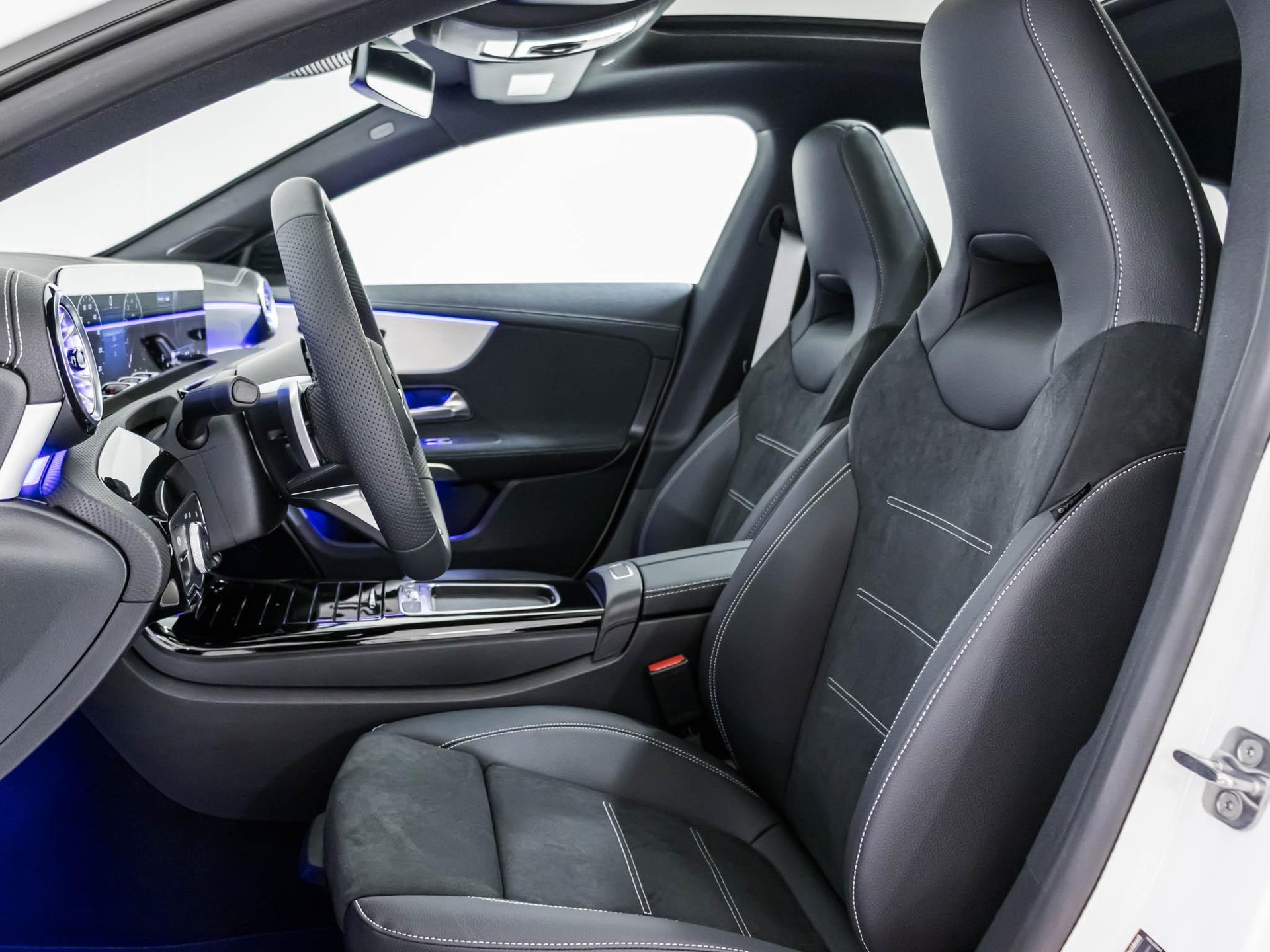 MERCEDES-BENZ CLA 250 4MATIC Shooting Brake-image-6