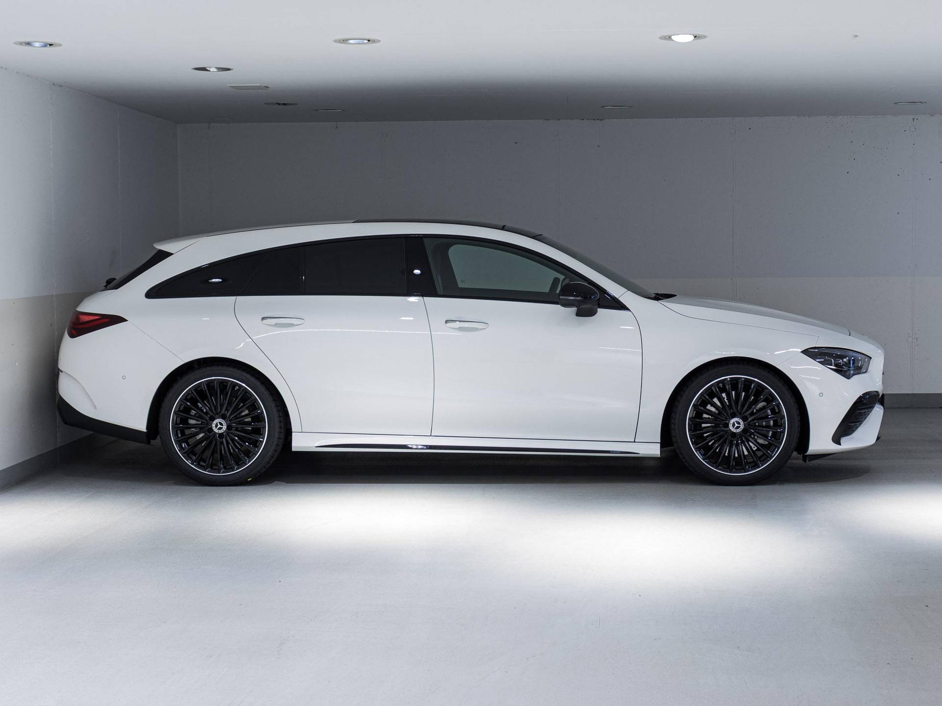 MERCEDES-BENZ CLA 250 4MATIC Shooting Brake-image-1