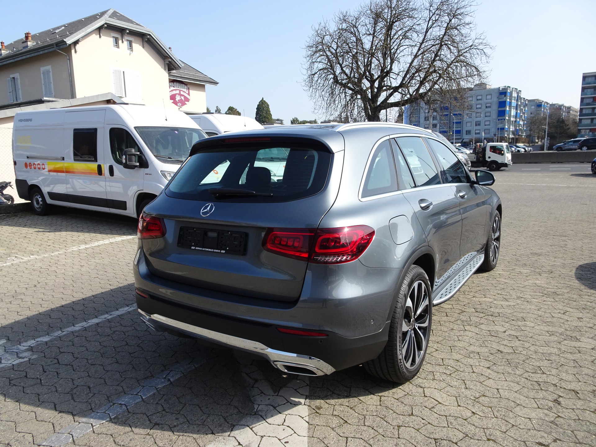 MERCEDES-BENZ GLC 200 4Matic 9G-Tronic-showroom-element-3
