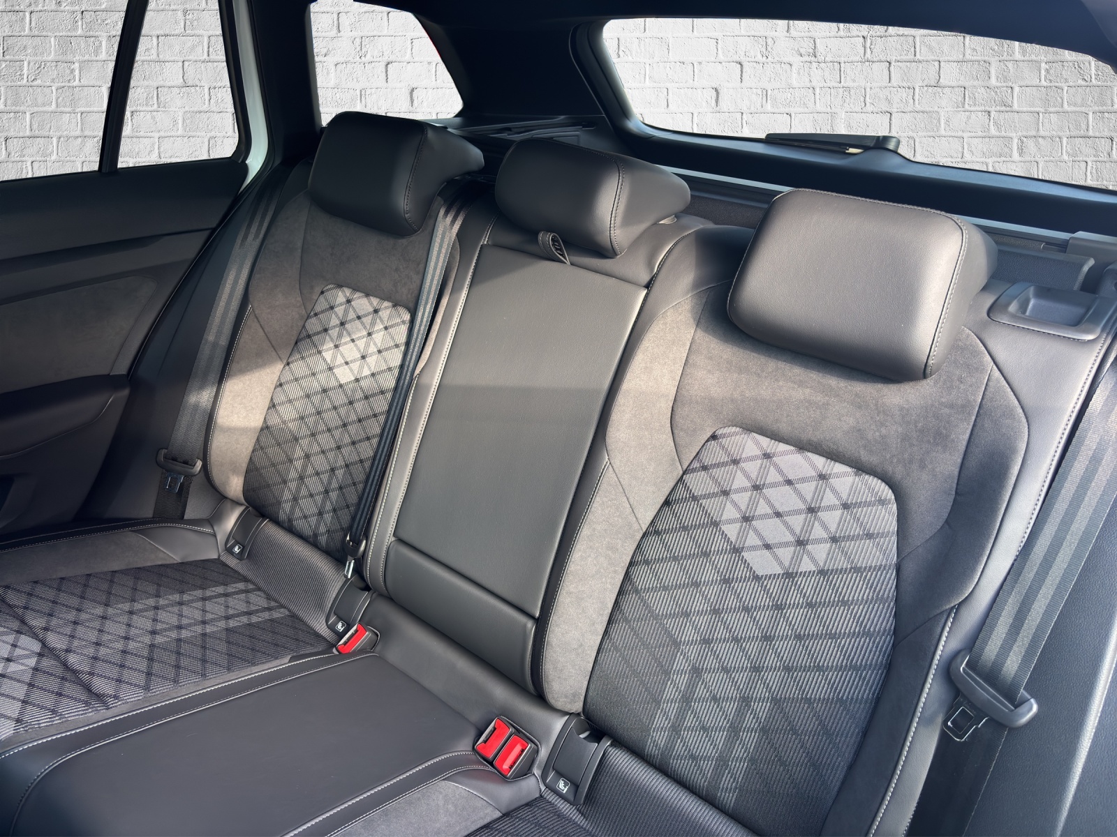VW Golf Variant 1.5 eTSI mHEV R-Line-image-14