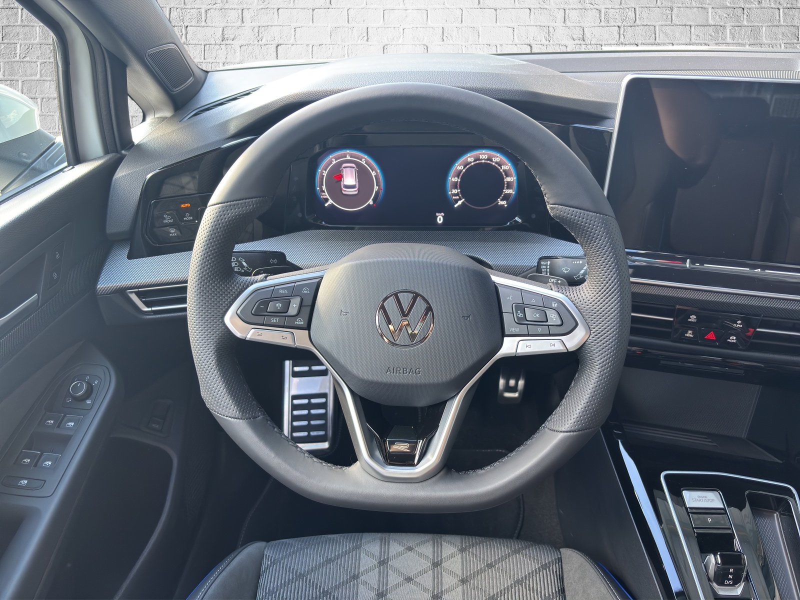 VW Golf Variant 1.5 eTSI mHEV R-Line-image-10