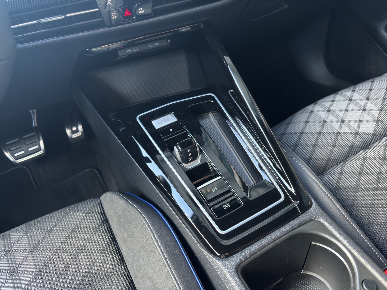 VW Golf Variant 1.5 eTSI mHEV R-Line-image-12