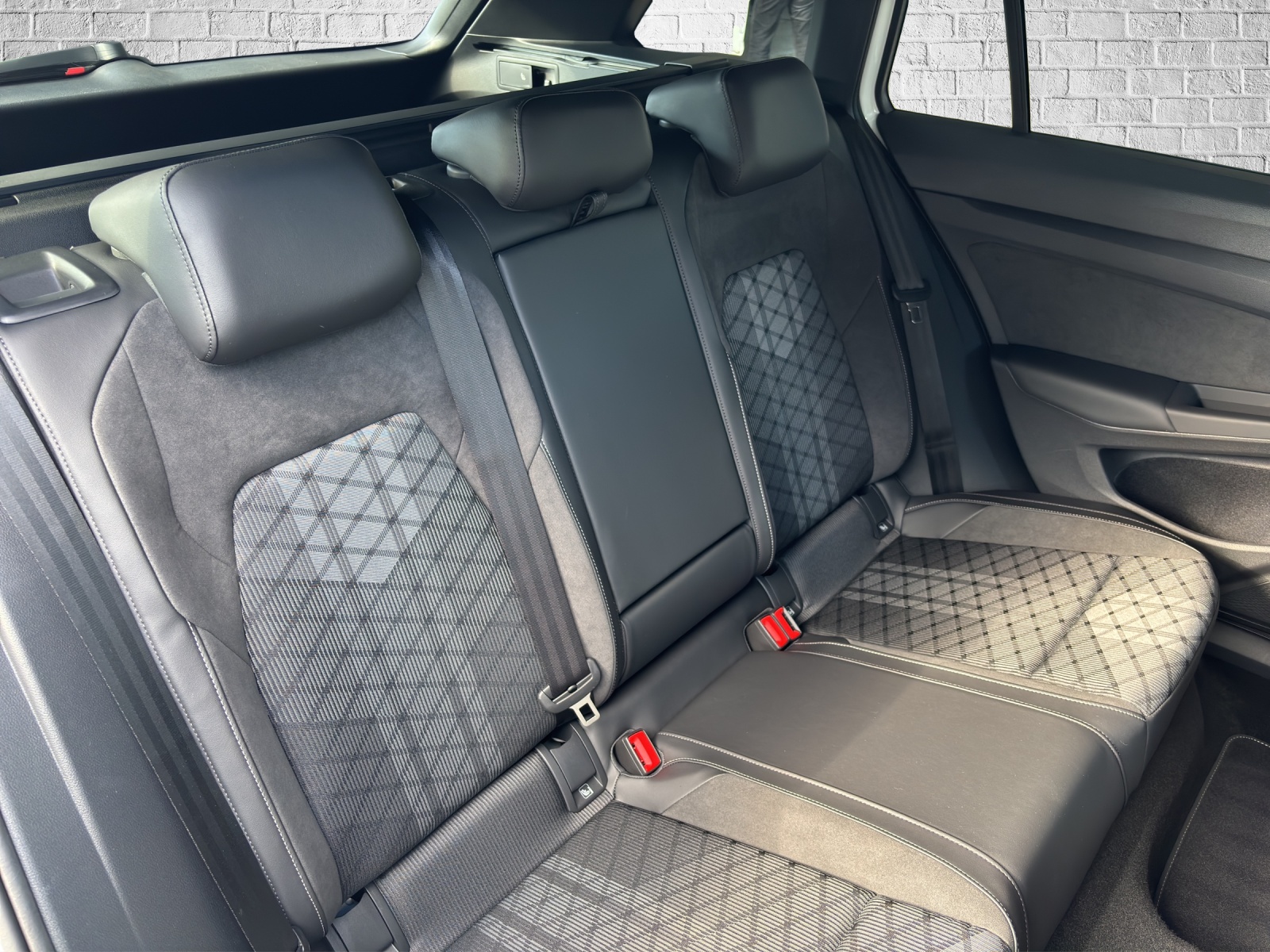 VW Golf Variant 1.5 eTSI mHEV R-Line-image-15