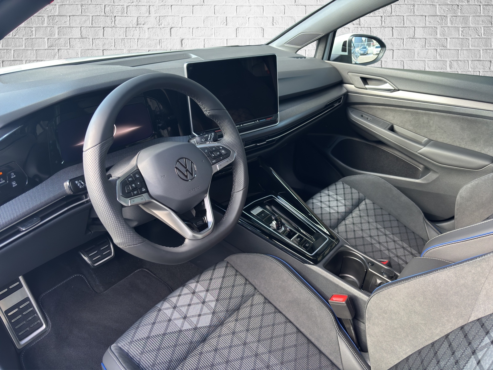 VW Golf Variant 1.5 eTSI mHEV R-Line-image-9