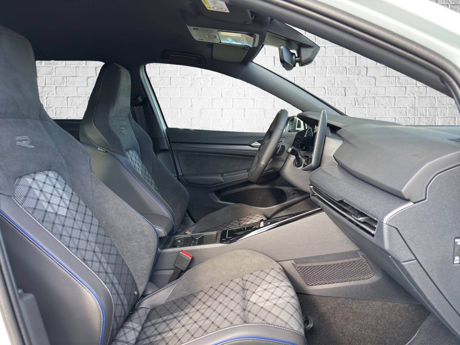VW Golf Variant 1.5 eTSI mHEV R-Line-image-13