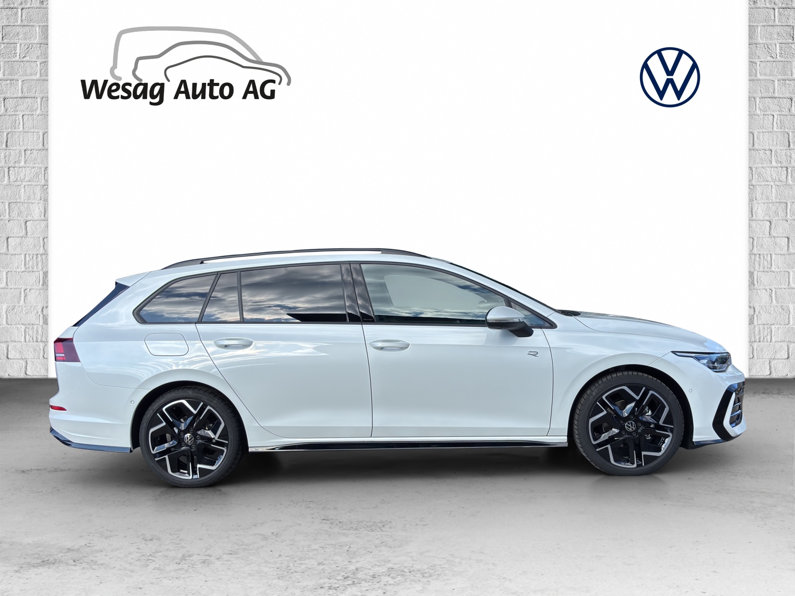 VW Golf Variant 1.5 eTSI mHEV R-Line-showroom-element-1