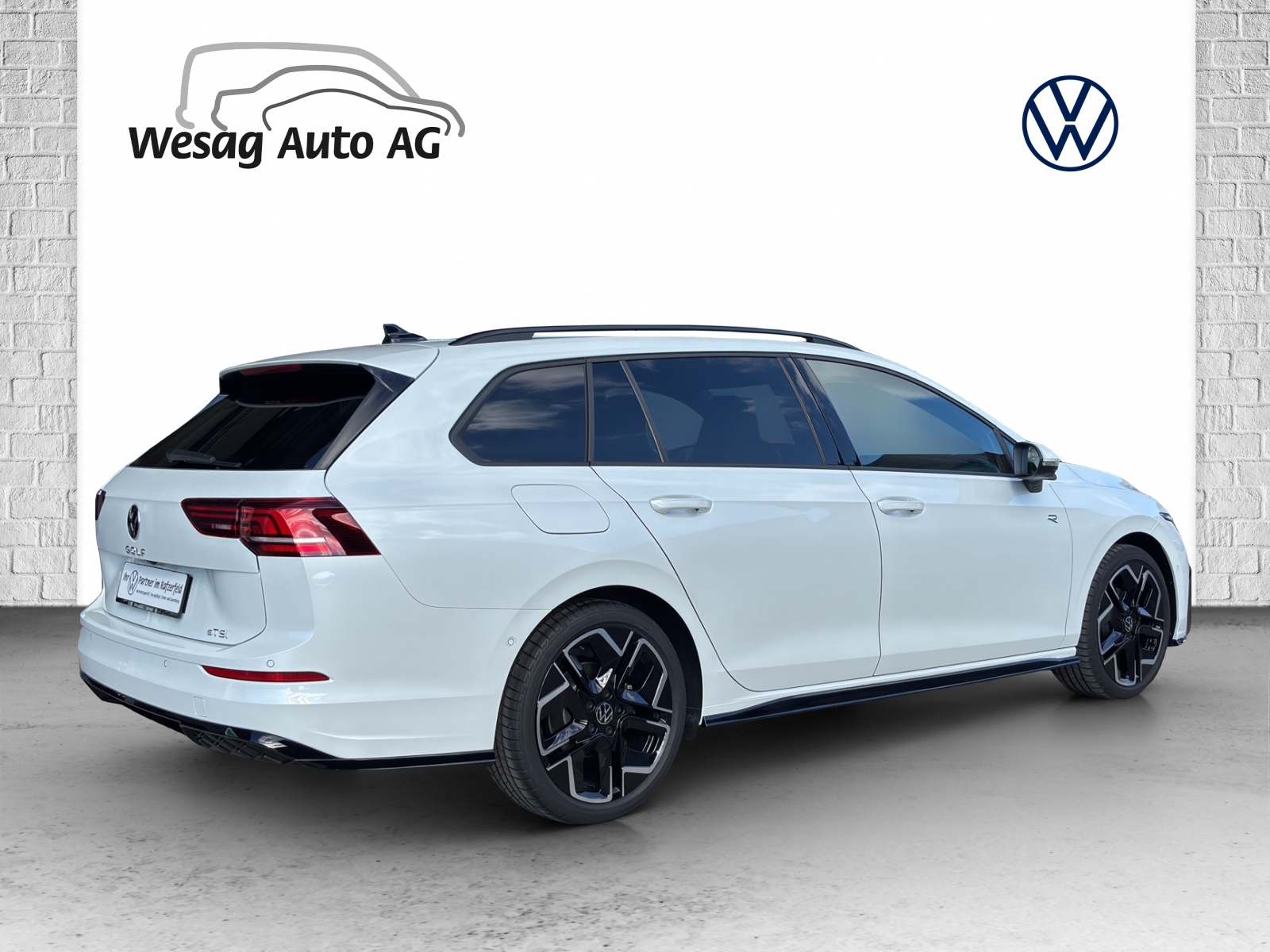 VW Golf Variant 1.5 eTSI mHEV R-Line-showroom-element-2