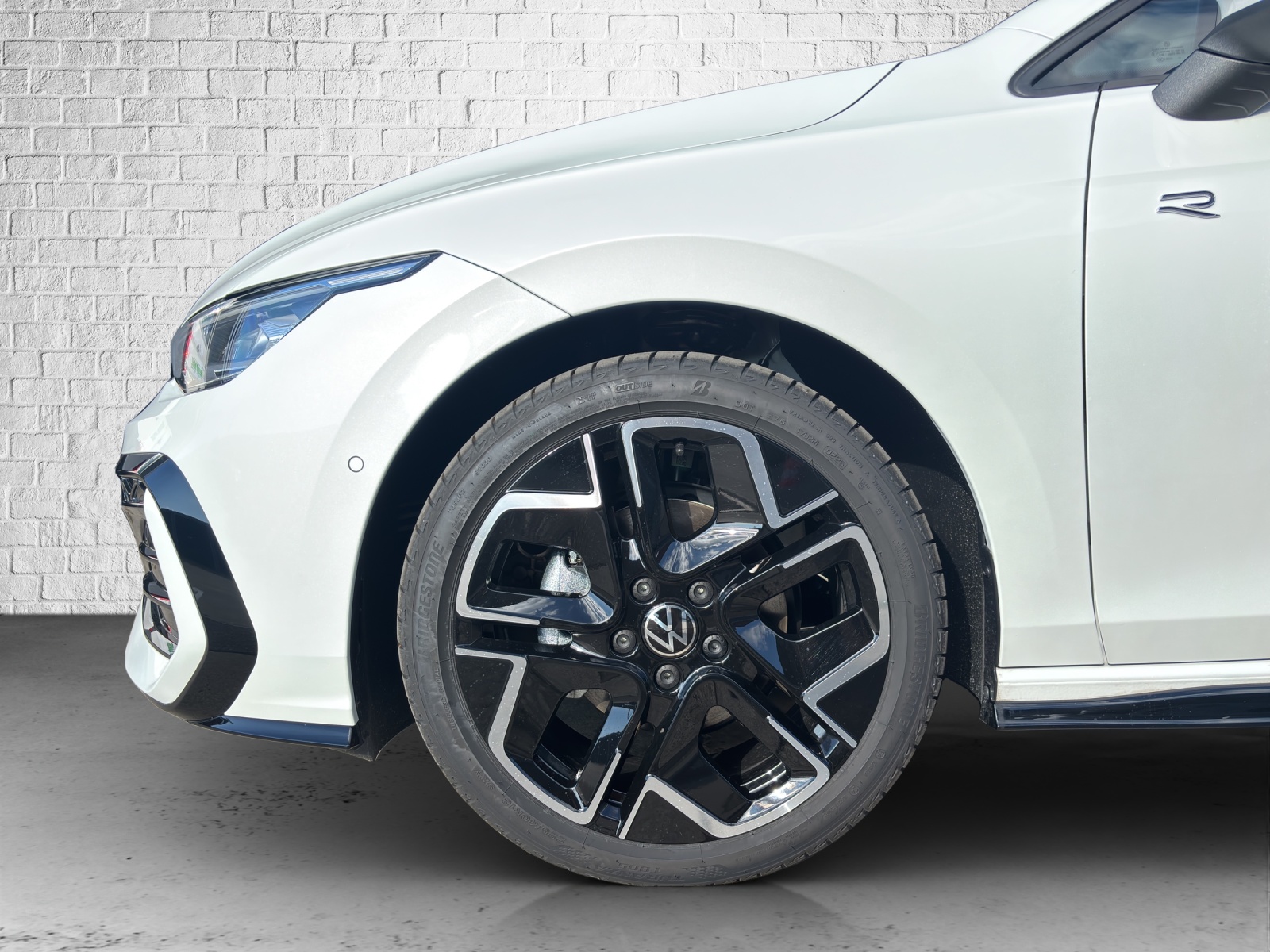 VW Golf Variant 1.5 eTSI mHEV R-Line-image-8