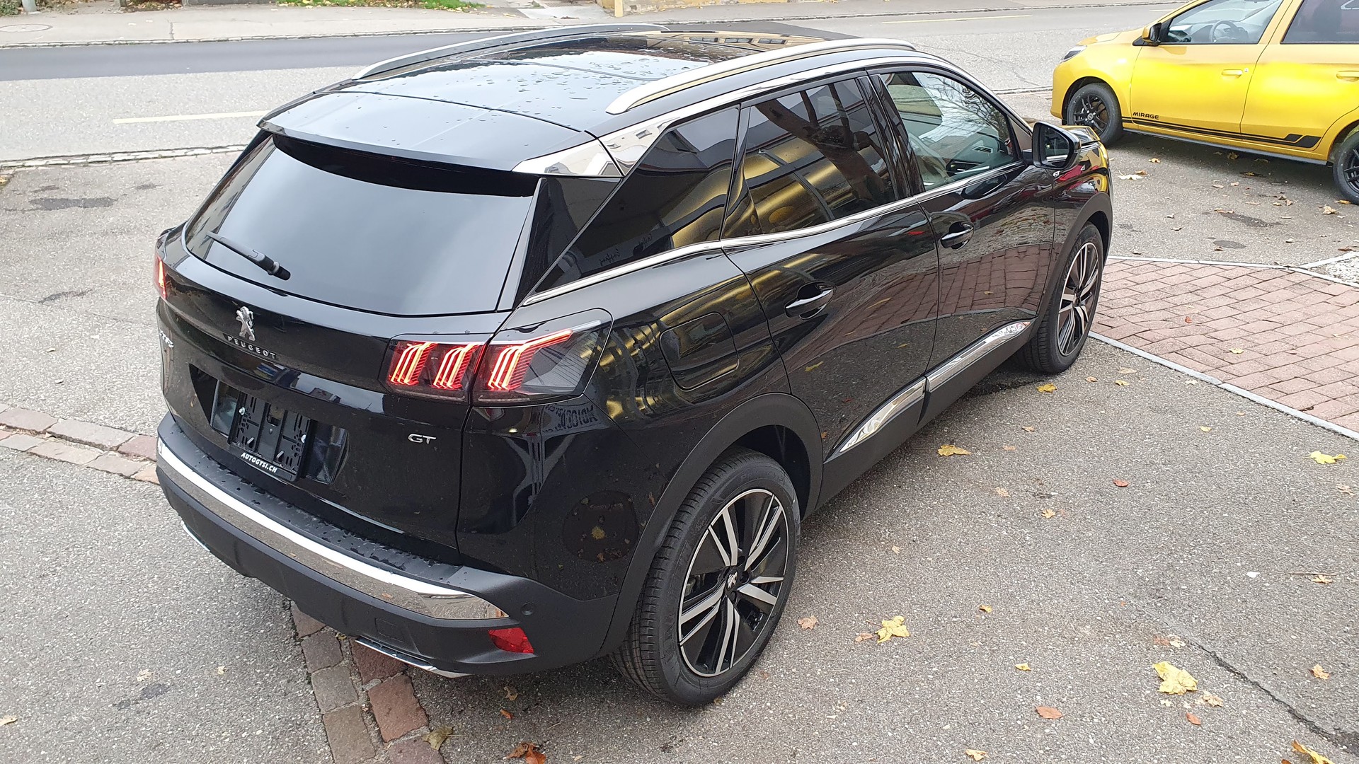 PEUGEOT 3008 225e Hybrid2 Allure Pack EAT8 Helvetia-image-2