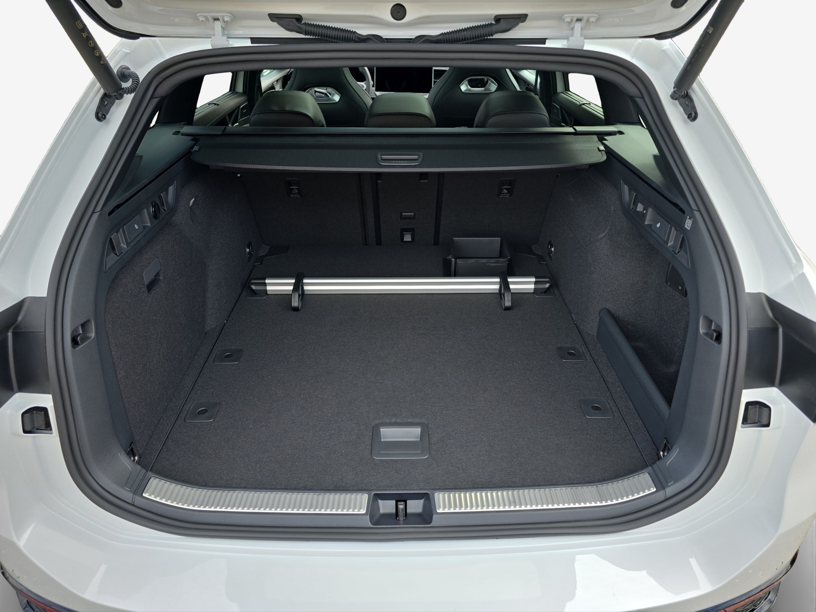 VW Passat Variant 2.0 TSI evo4 R-Line 4 Motion DSG-image-12