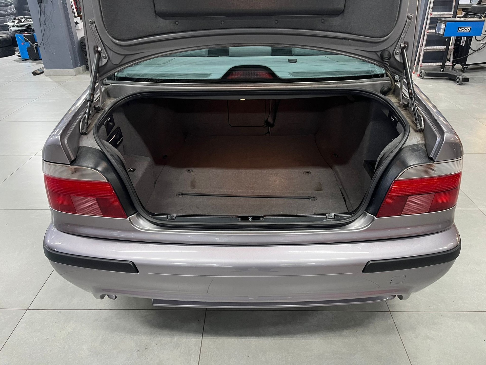 BMW 540i-image-14