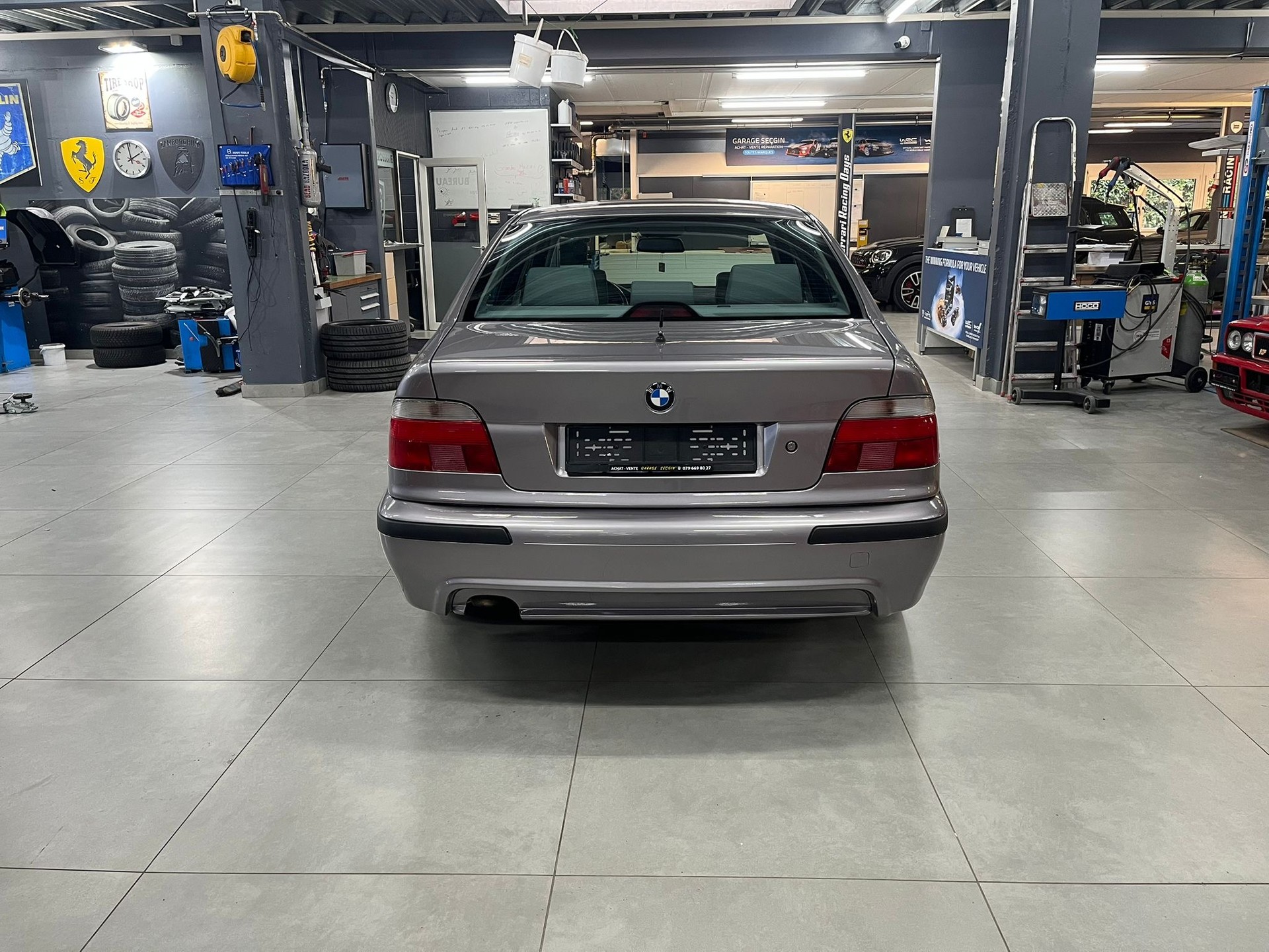 BMW 540i-image-3