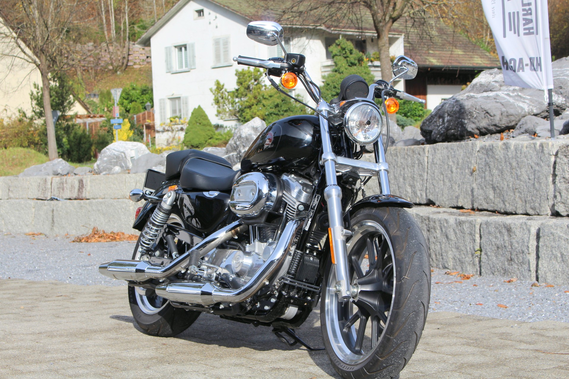 HARLEY-DAVIDSON XL 883 L Sportster Super Low ABS-showroom-element-1
