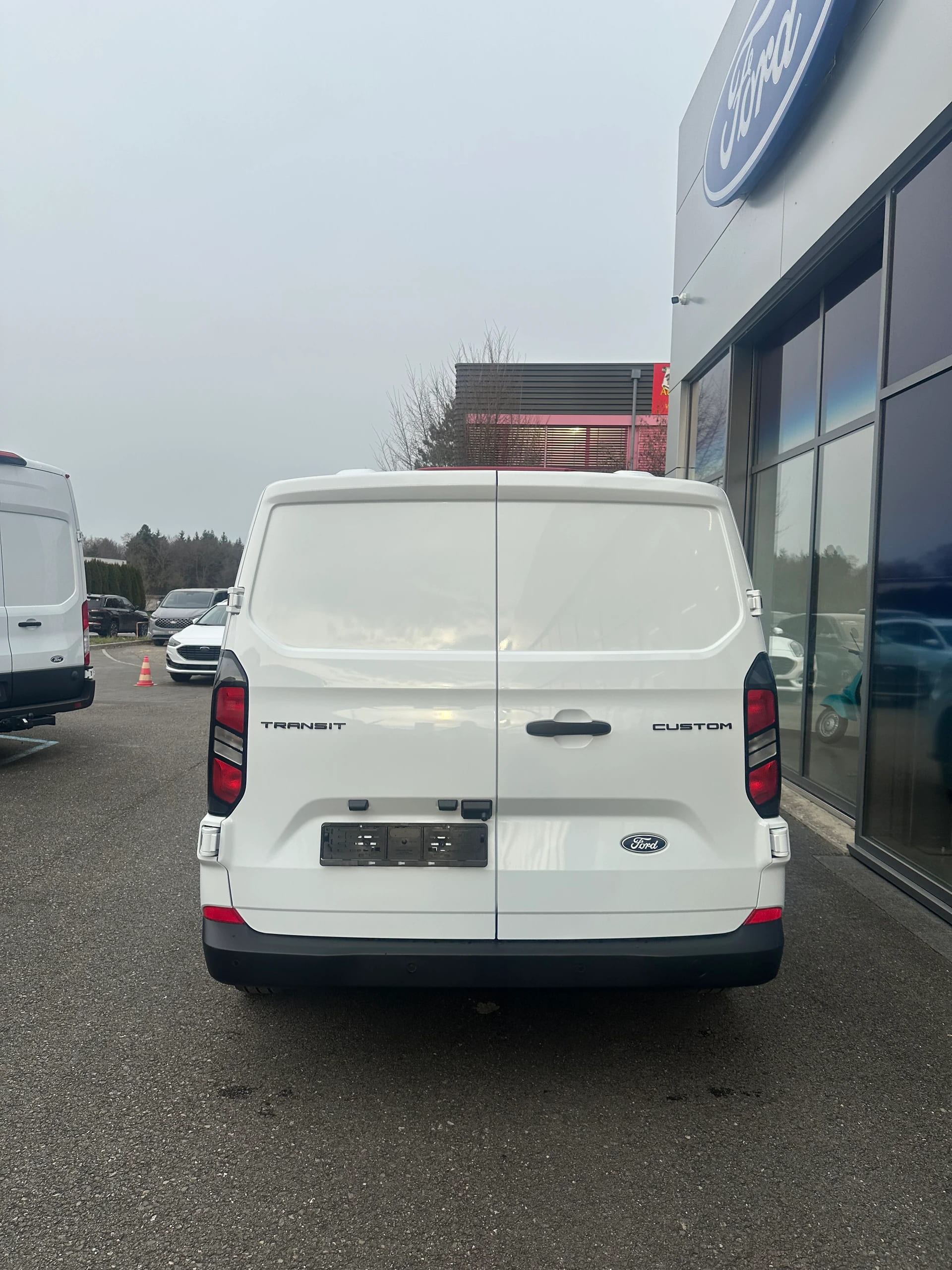 FORD Transit Custom Van 320 L2 2.0 EcoBl Trend/136CV/Aut.-image-4
