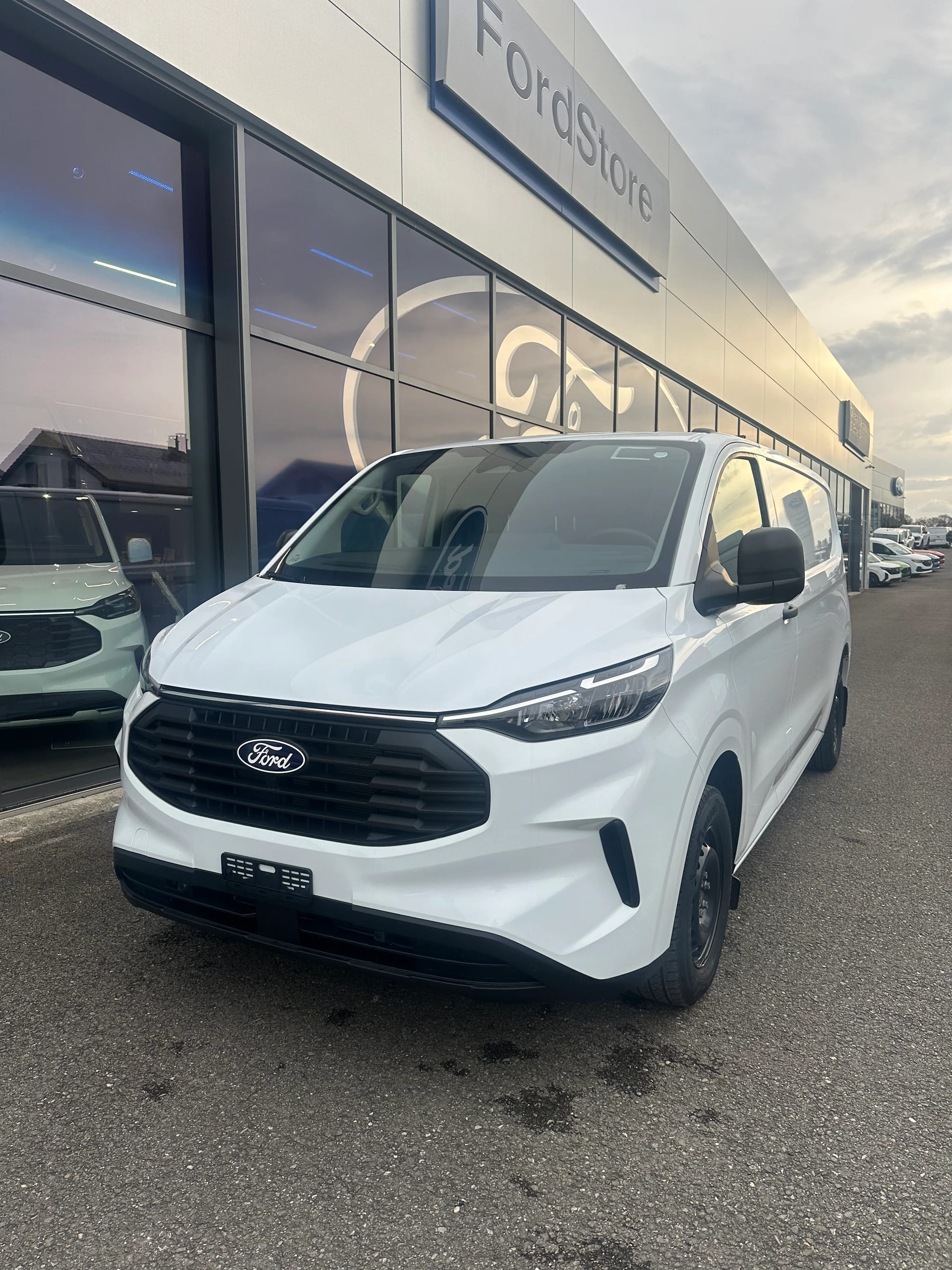 FORD Transit Custom Van 320 L2 2.0 EcoBl Trend/136CV/Aut.-image-0