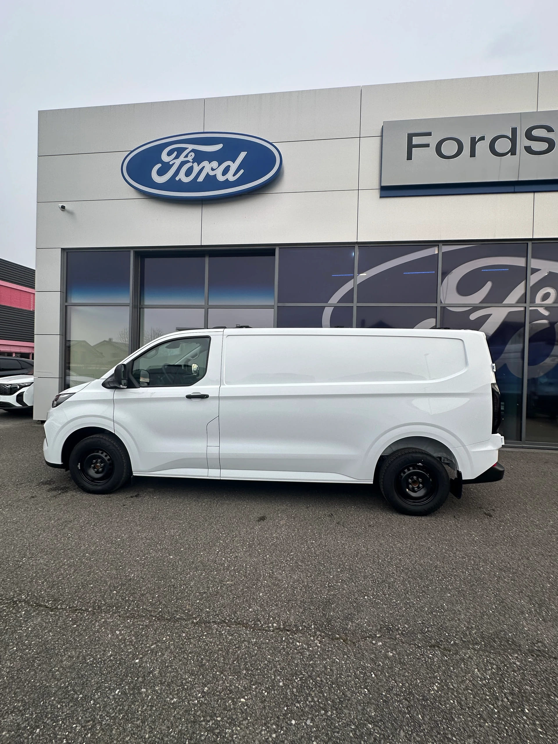 FORD Transit Custom Van 320 L2 2.0 EcoBl Trend/136CV/Aut.-image-2
