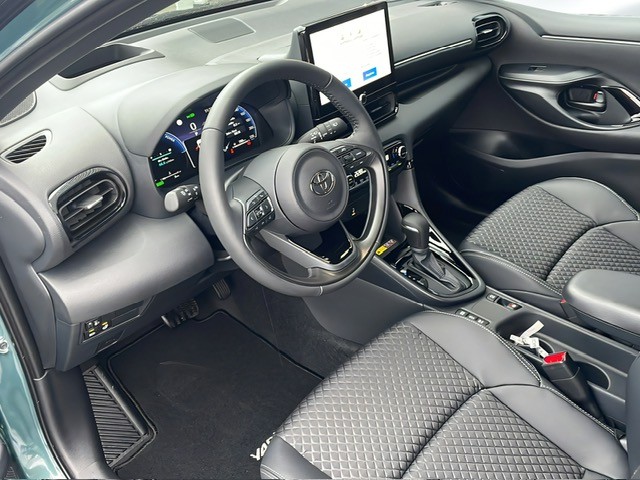 TOYOTA Yaris 1.5 Premium e-CVT-showroom-element-3