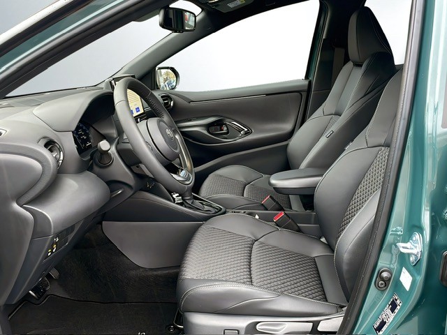 TOYOTA Yaris 1.5 Premium e-CVT-image-4