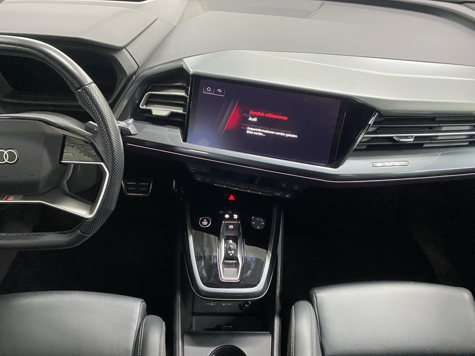 AUDI Q4 e-tron 45 quattro-image-11