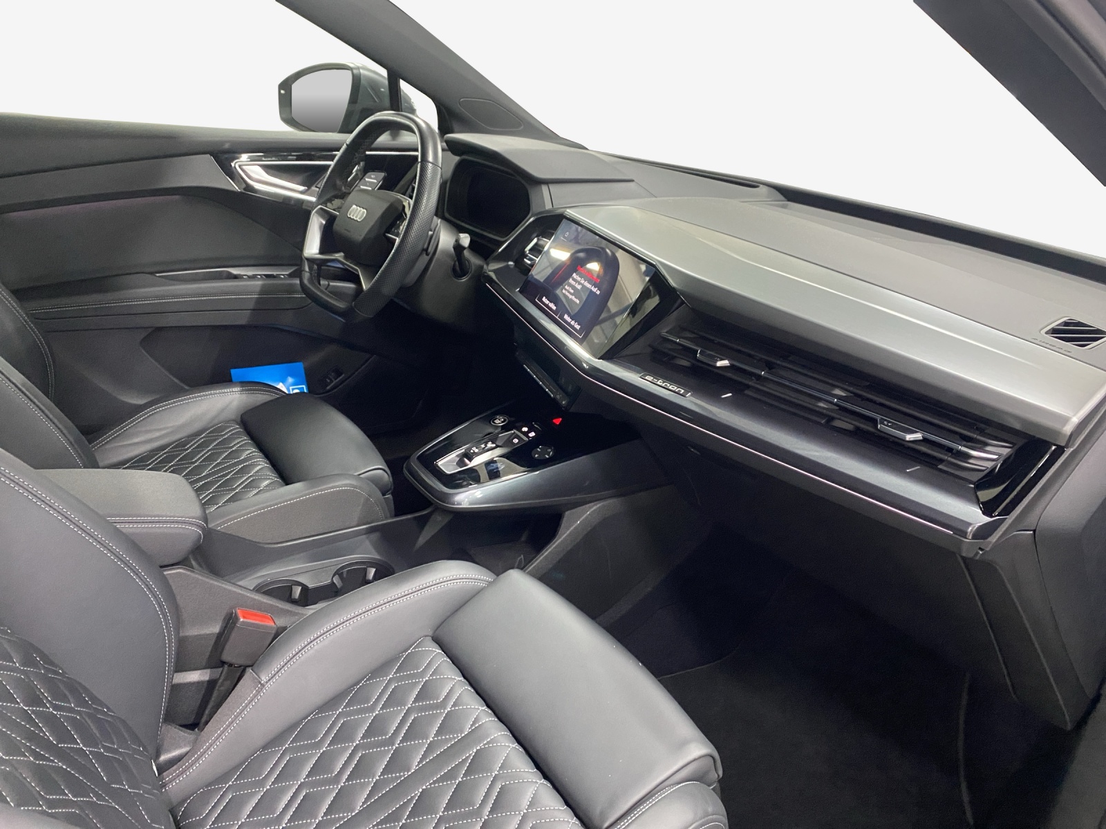 AUDI Q4 e-tron 45 quattro-image-14