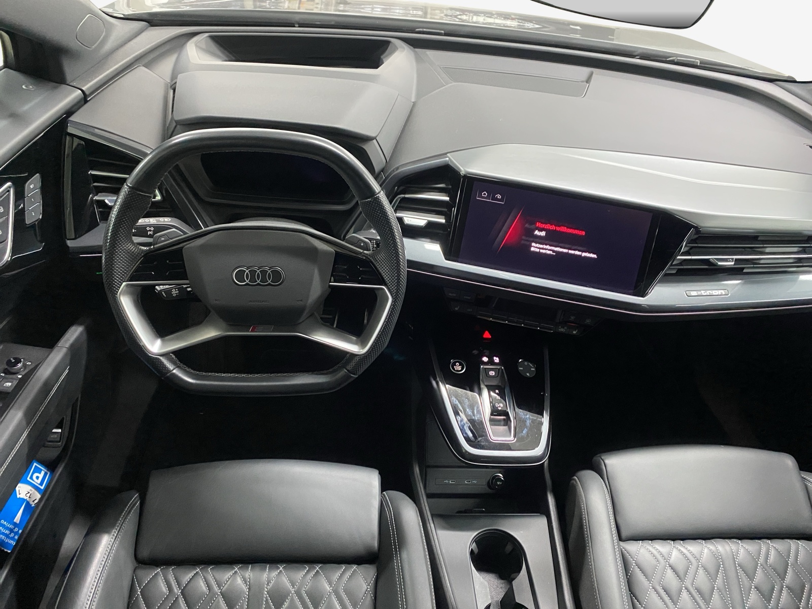 AUDI Q4 e-tron 45 quattro-image-9