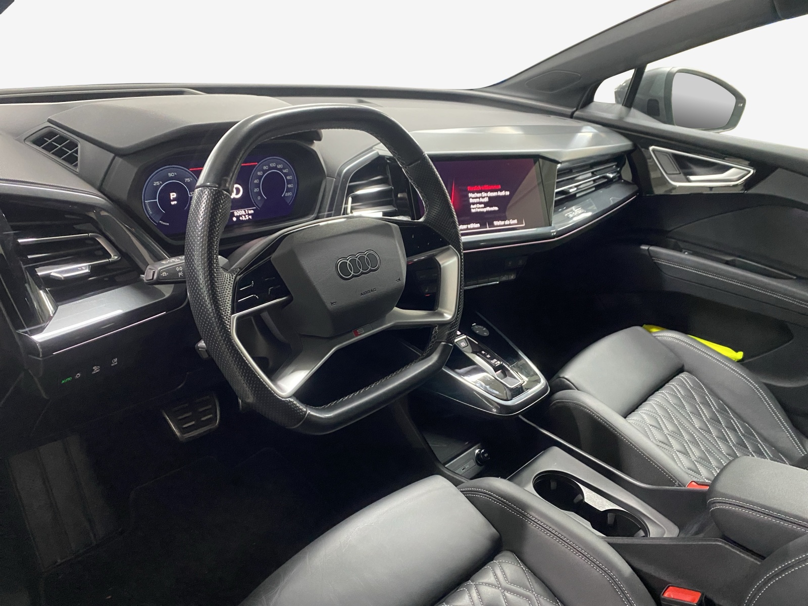 AUDI Q4 e-tron 45 quattro-image-15