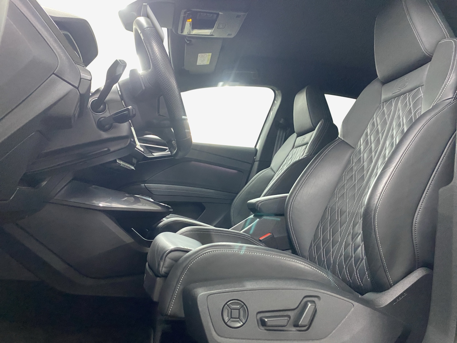 AUDI Q4 e-tron 45 quattro-image-8