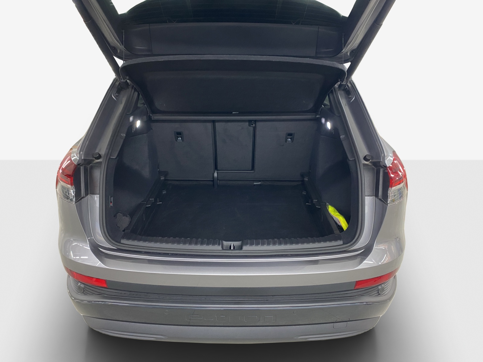 AUDI Q4 e-tron 45 quattro-image-13
