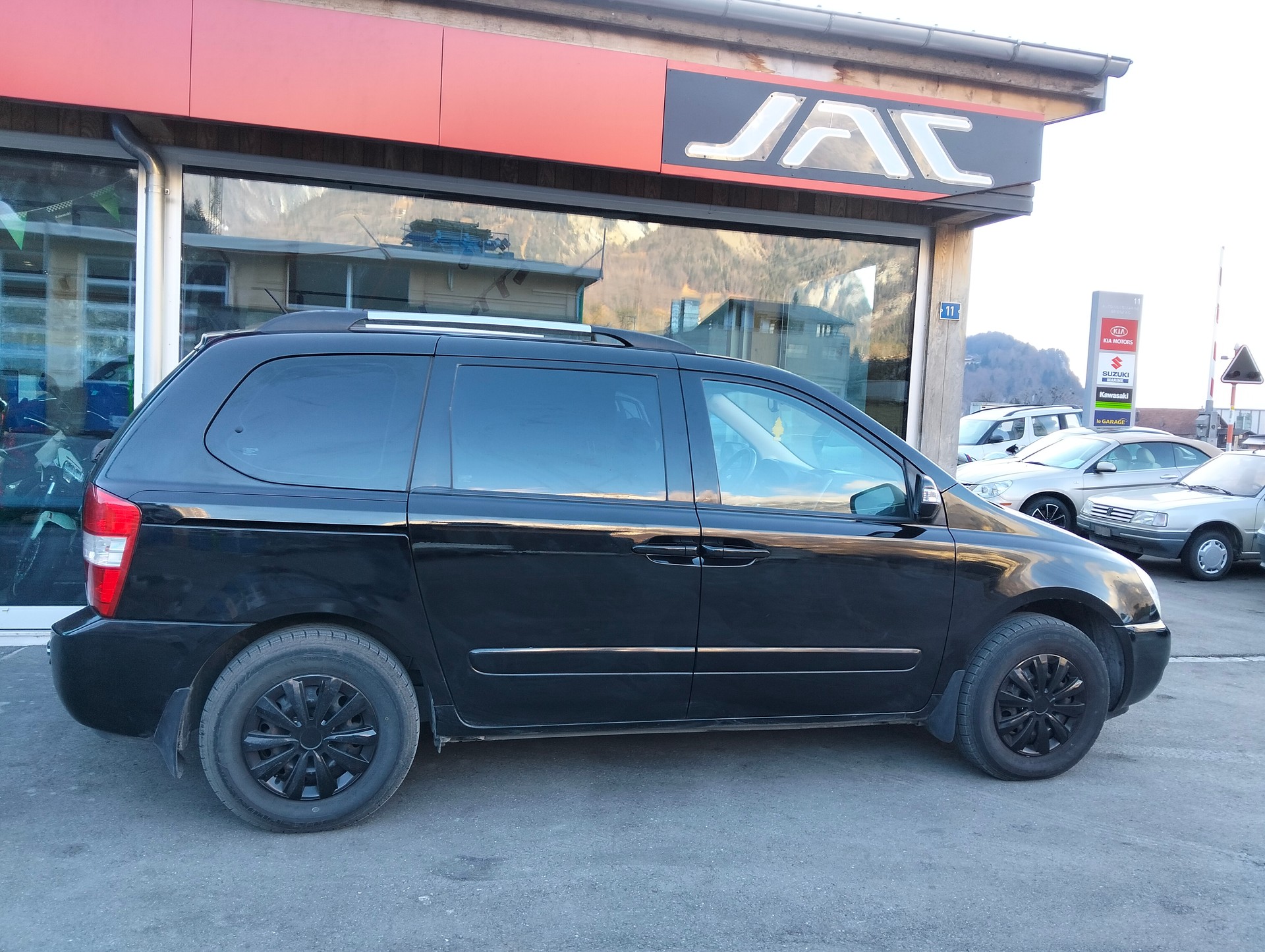 KIA Carnival 2.2 CRDi Style-image-5