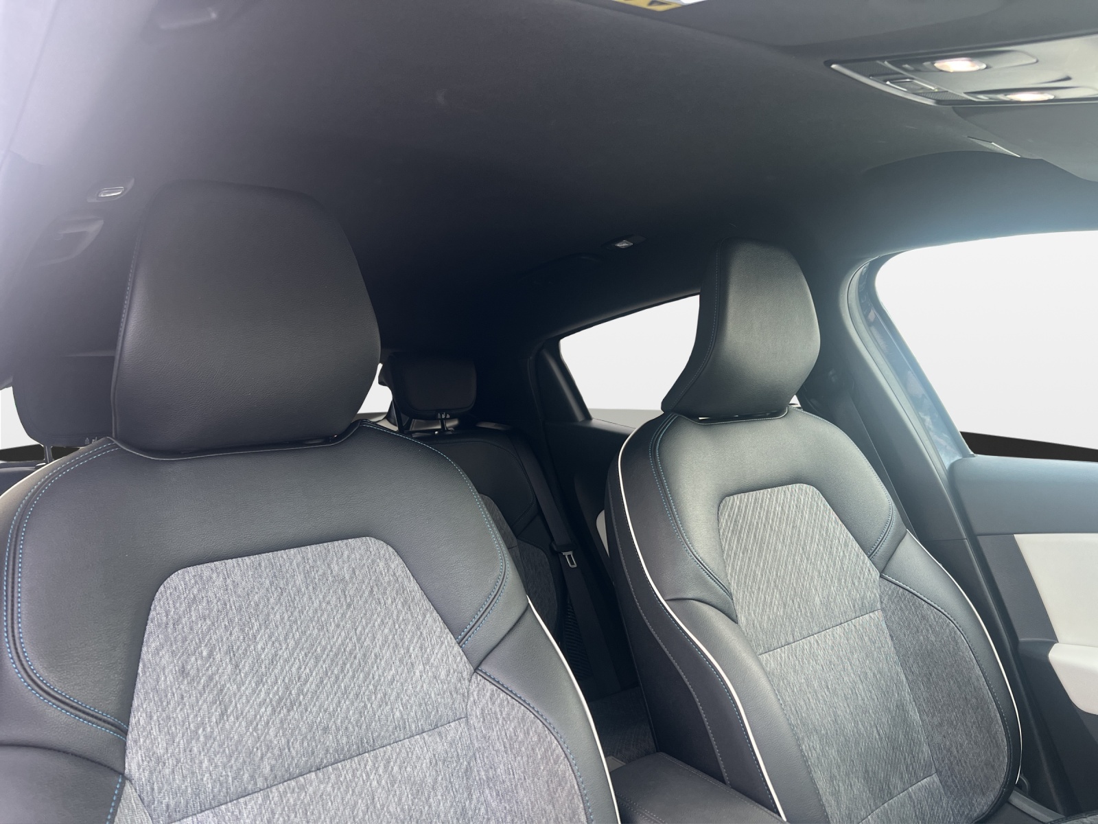 RENAULT Clio 1.6 E-Tech Edition One-image-15