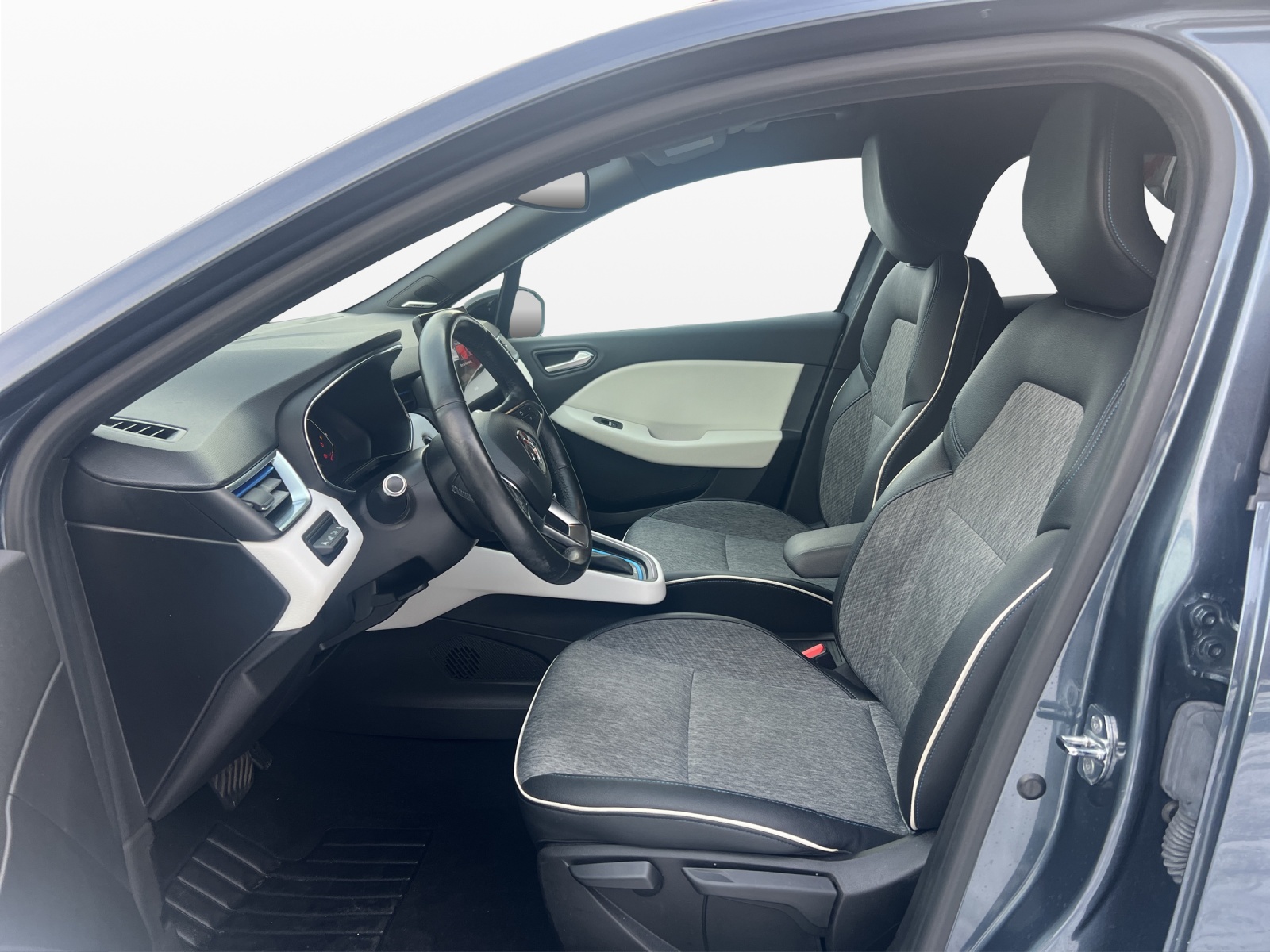 RENAULT Clio 1.6 E-Tech Edition One-image-8