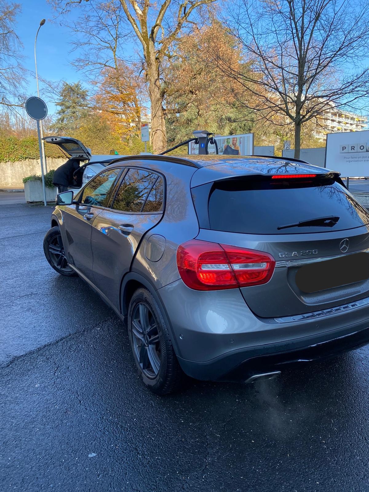 MERCEDES-BENZ GLA 200 7G-DCT-image-1