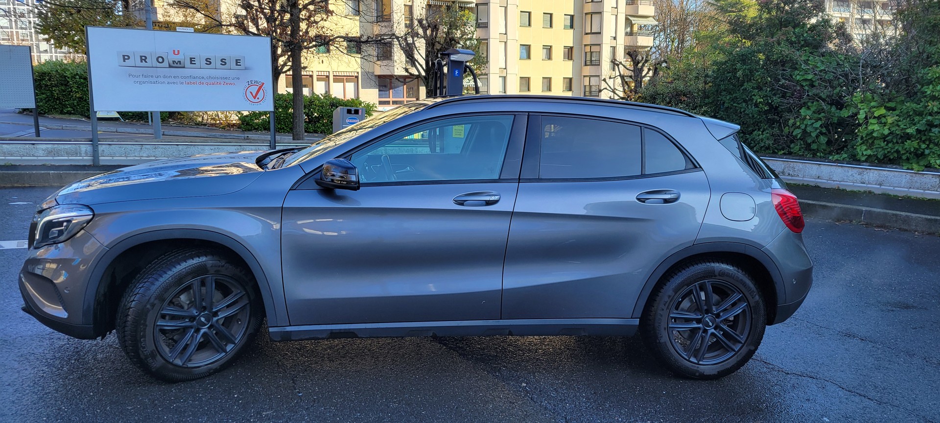 MERCEDES-BENZ GLA 200 7G-DCT-image-3